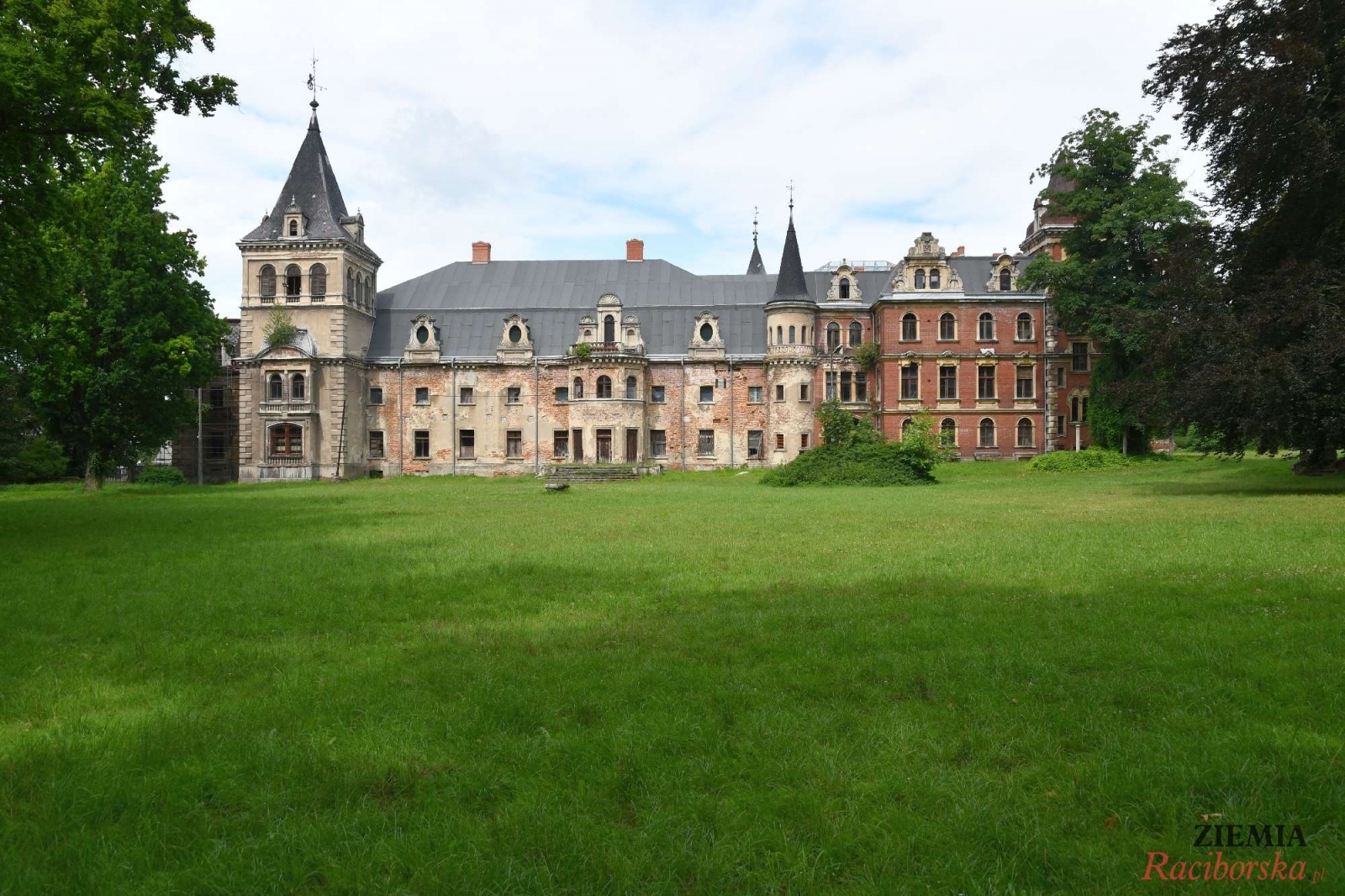 Zdjęcie w galerii na portalu naszraciborz.pl: Pałac w Krowiarkach wciąż skrywa wiele tajemnic [FOTO i WIDEO] wiadomości z regionu