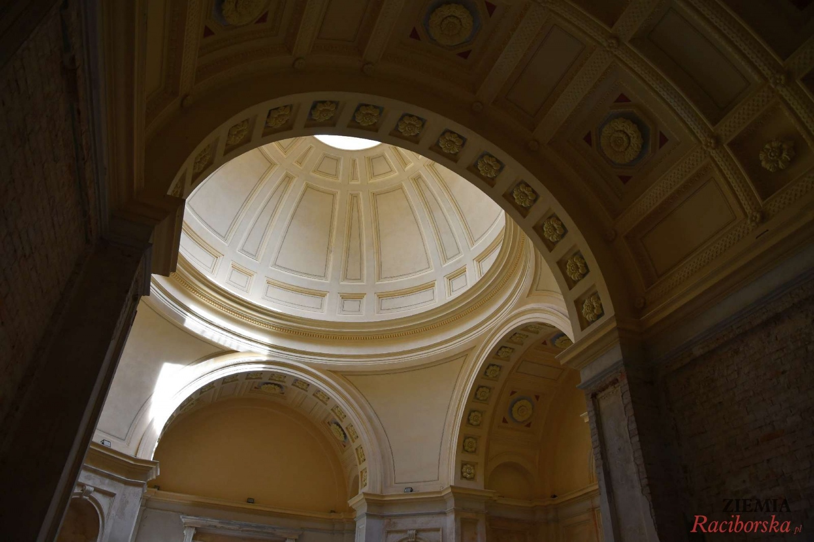 Zdjęcie w galerii na portalu naszraciborz.pl: Pałac w Krowiarkach wciąż skrywa wiele tajemnic [FOTO i WIDEO] wiadomości z regionu