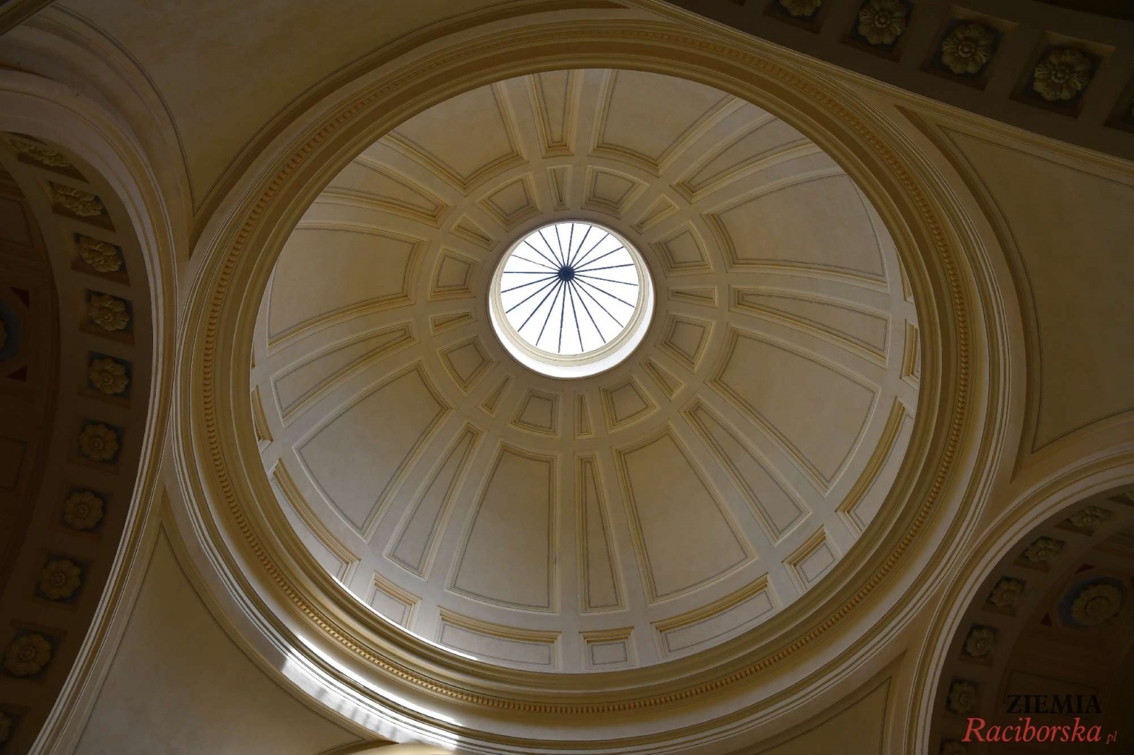 Zdjęcie w galerii na portalu naszraciborz.pl: Pałac w Krowiarkach wciąż skrywa wiele tajemnic [FOTO i WIDEO] wiadomości z regionu