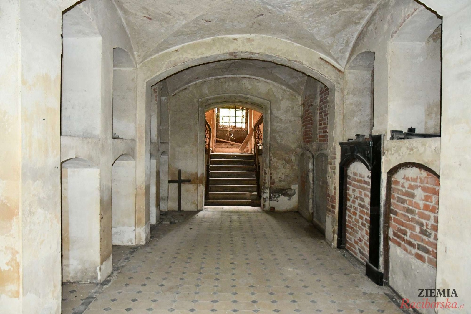 Zdjęcie w galerii na portalu naszraciborz.pl: Pałac w Krowiarkach wciąż skrywa wiele tajemnic [FOTO i WIDEO] wiadomości z regionu