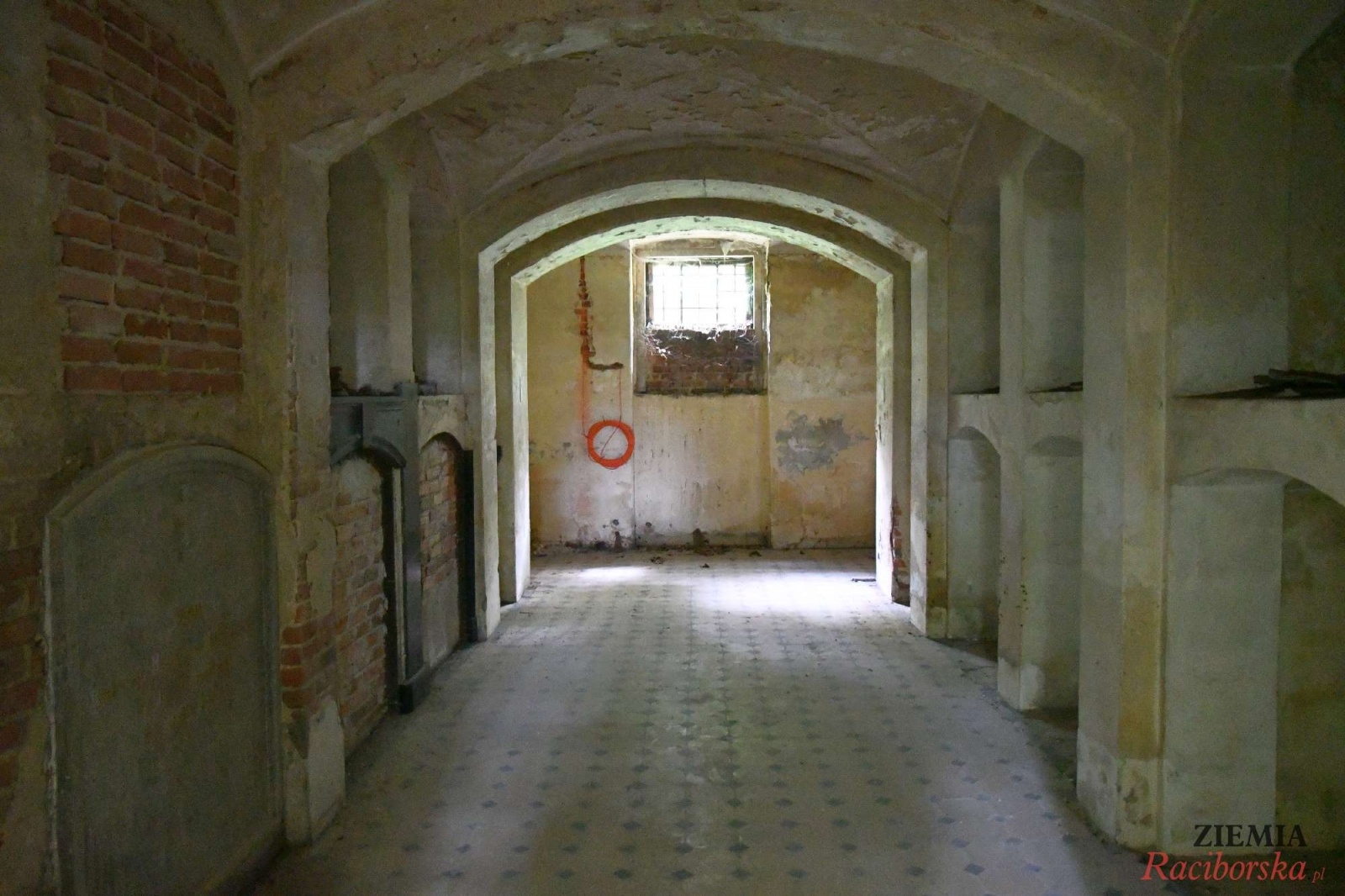 Zdjęcie w galerii na portalu naszraciborz.pl: Pałac w Krowiarkach wciąż skrywa wiele tajemnic [FOTO i WIDEO] wiadomości z regionu