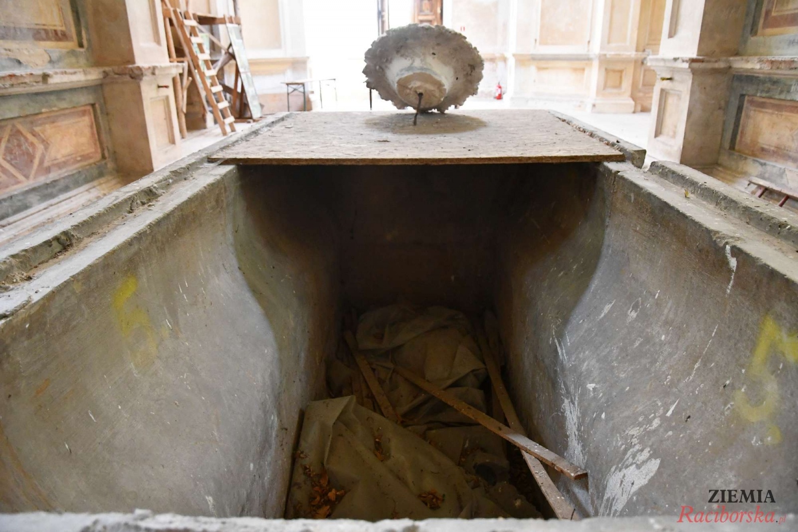 Zdjęcie w galerii na portalu naszraciborz.pl: Pałac w Krowiarkach wciąż skrywa wiele tajemnic [FOTO i WIDEO] wiadomości z regionu