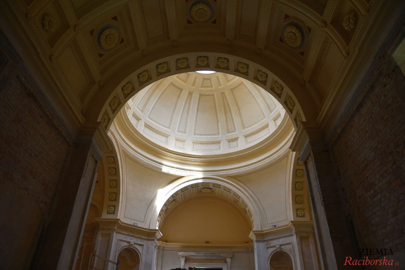 Zdjęcie w galerii na portalu naszraciborz.pl: Pałac w Krowiarkach wciąż skrywa wiele tajemnic [FOTO i WIDEO] wiadomości z regionu