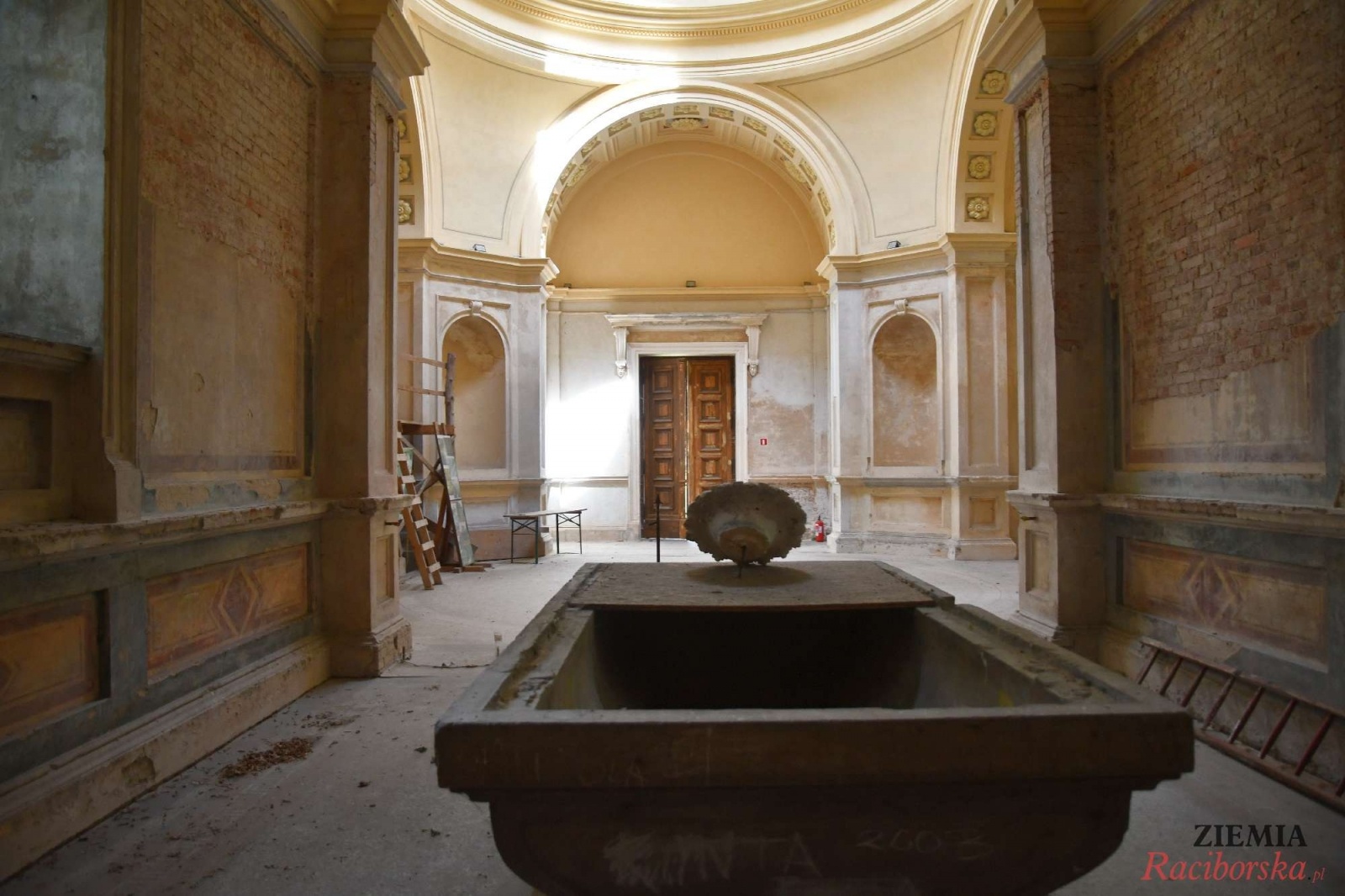 Zdjęcie w galerii na portalu naszraciborz.pl: Pałac w Krowiarkach wciąż skrywa wiele tajemnic [FOTO i WIDEO] wiadomości z regionu