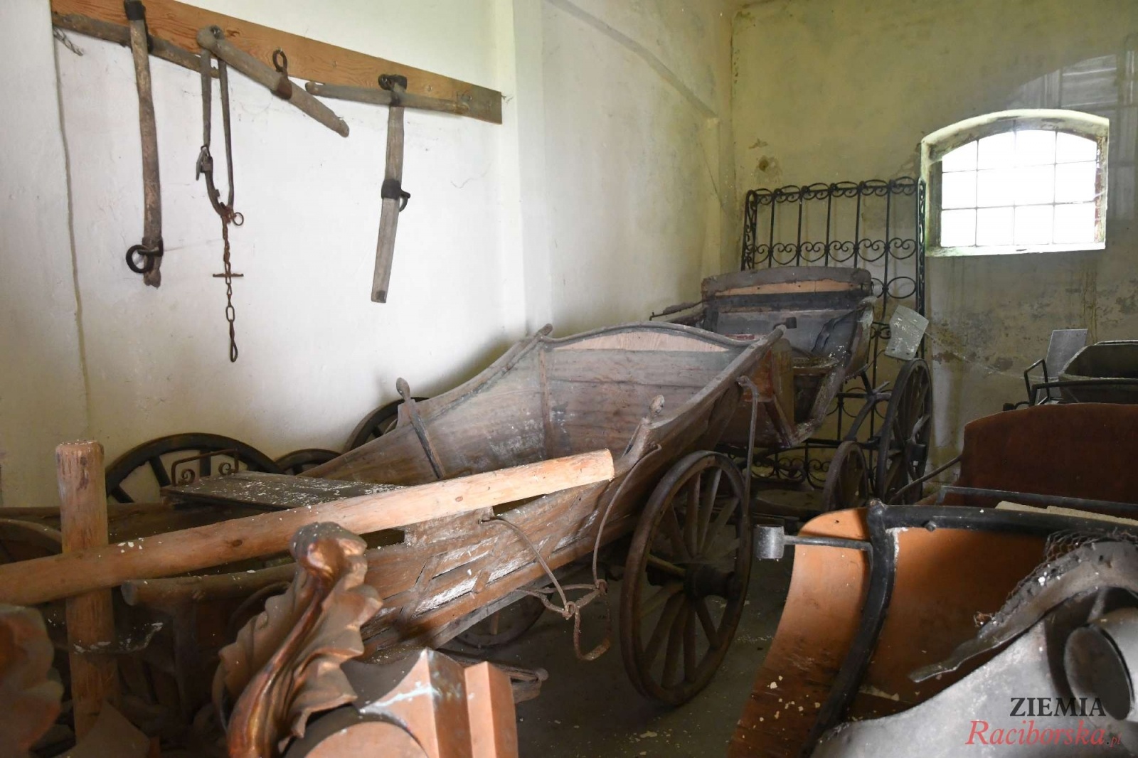 Zdjęcie w galerii na portalu naszraciborz.pl: Pałac w Krowiarkach wciąż skrywa wiele tajemnic [FOTO i WIDEO] wiadomości z regionu