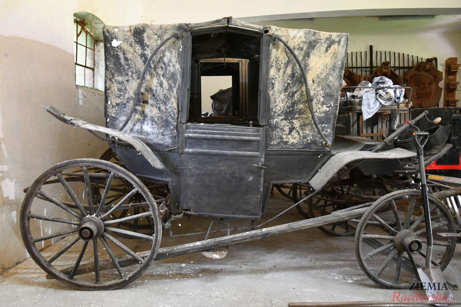 Zdjęcie w galerii na portalu naszraciborz.pl: Pałac w Krowiarkach wciąż skrywa wiele tajemnic [FOTO i WIDEO] wiadomości z regionu