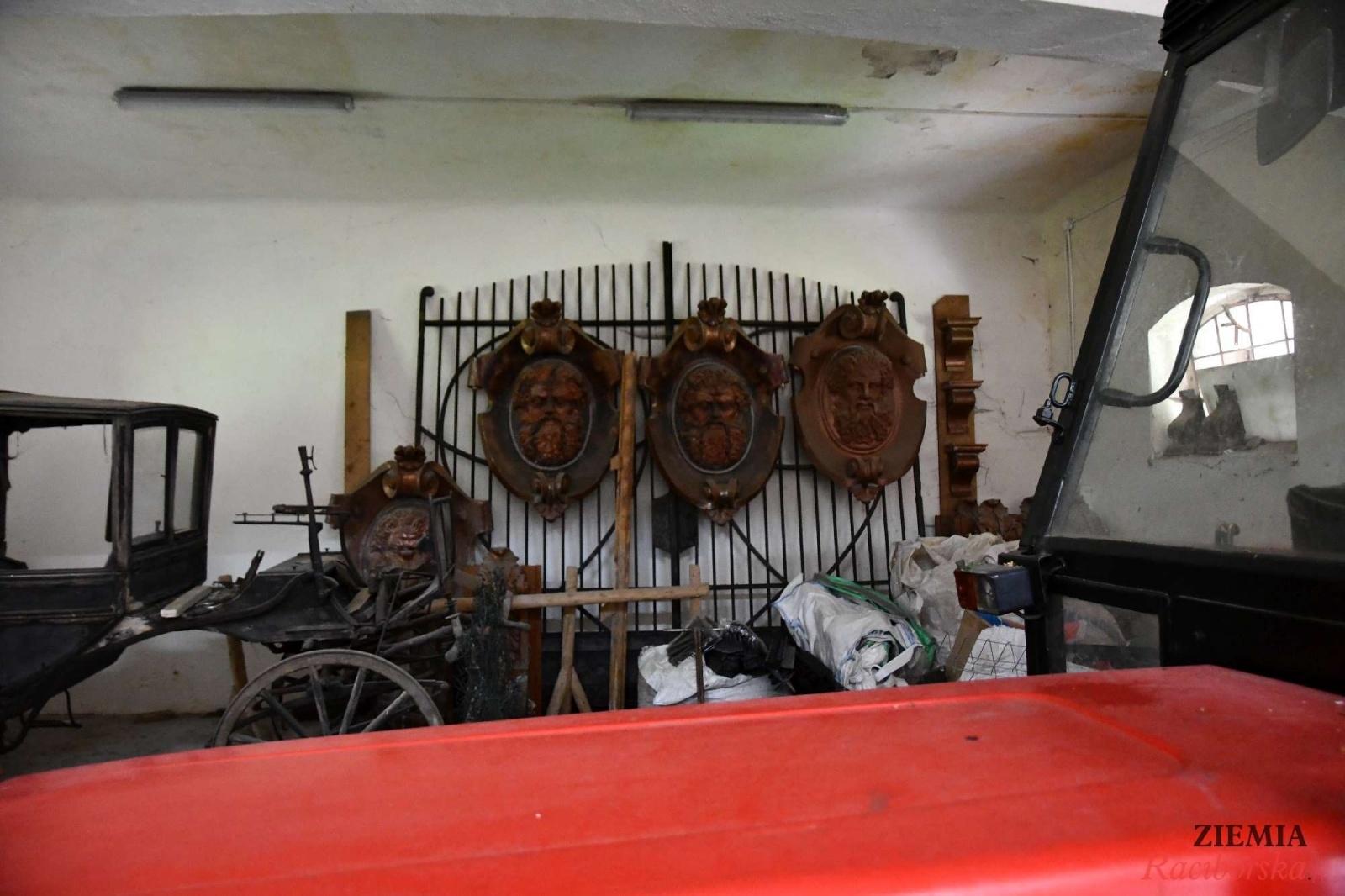 Zdjęcie w galerii na portalu naszraciborz.pl: Pałac w Krowiarkach wciąż skrywa wiele tajemnic [FOTO i WIDEO] wiadomości z regionu