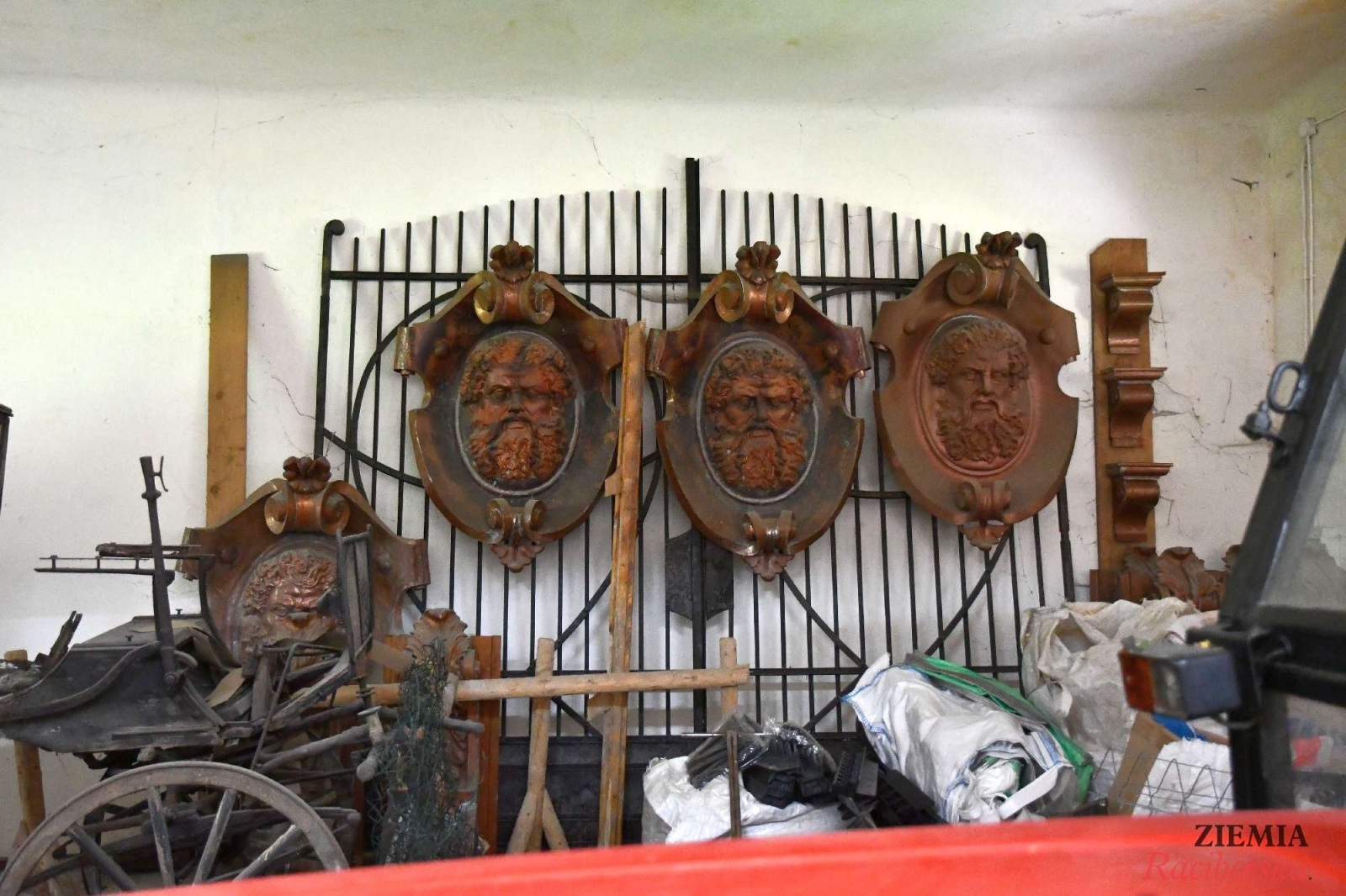 Zdjęcie w galerii na portalu naszraciborz.pl: Pałac w Krowiarkach wciąż skrywa wiele tajemnic [FOTO i WIDEO] wiadomości z regionu