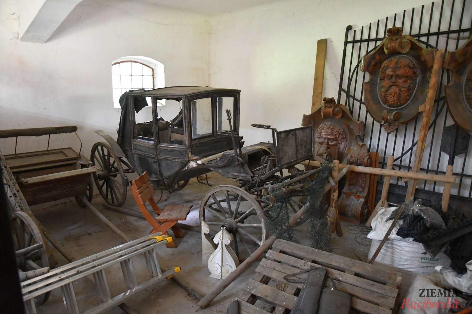 Zdjęcie w galerii na portalu naszraciborz.pl: Pałac w Krowiarkach wciąż skrywa wiele tajemnic [FOTO i WIDEO] wiadomości z regionu