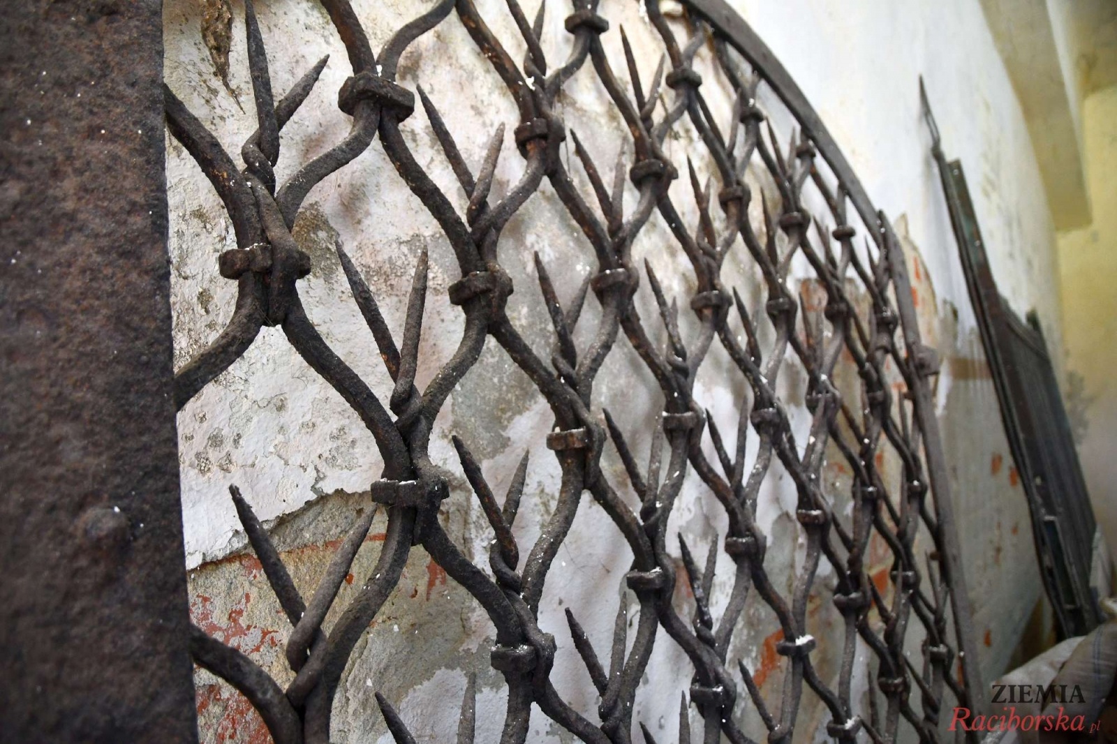 Zdjęcie w galerii na portalu naszraciborz.pl: Pałac w Krowiarkach wciąż skrywa wiele tajemnic [FOTO i WIDEO] wiadomości z regionu