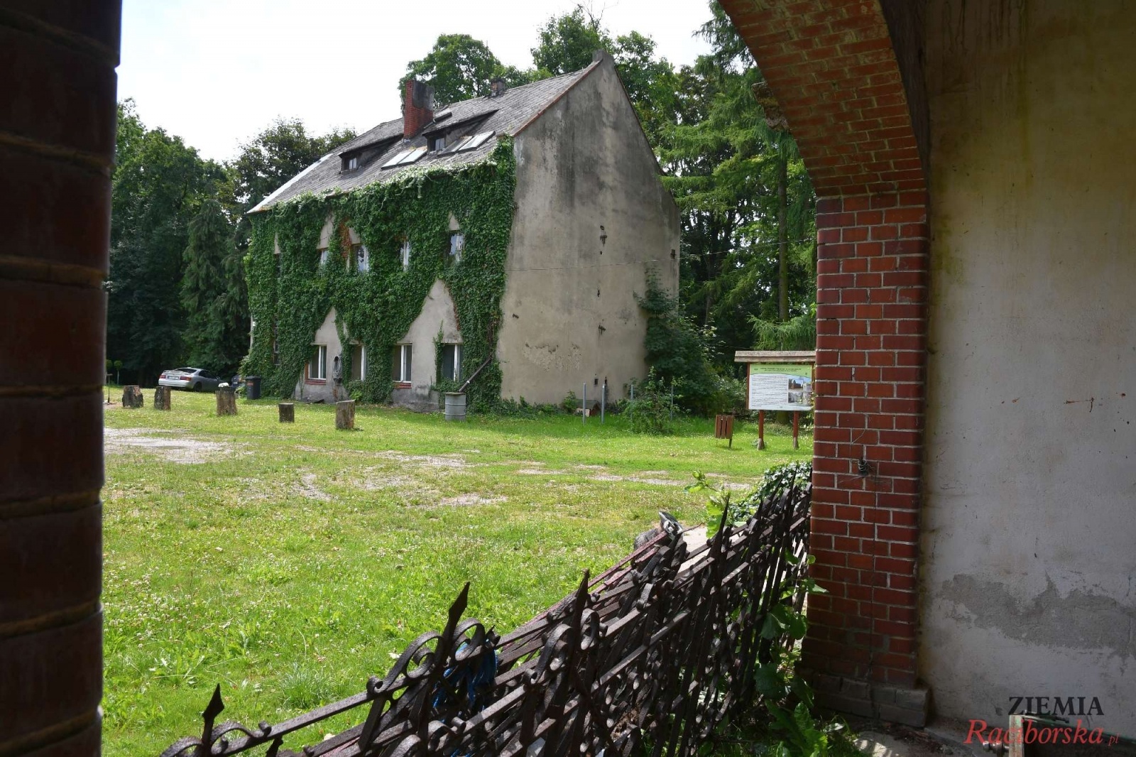 Zdjęcie w galerii na portalu naszraciborz.pl: Pałac w Krowiarkach wciąż skrywa wiele tajemnic [FOTO i WIDEO] wiadomości z regionu