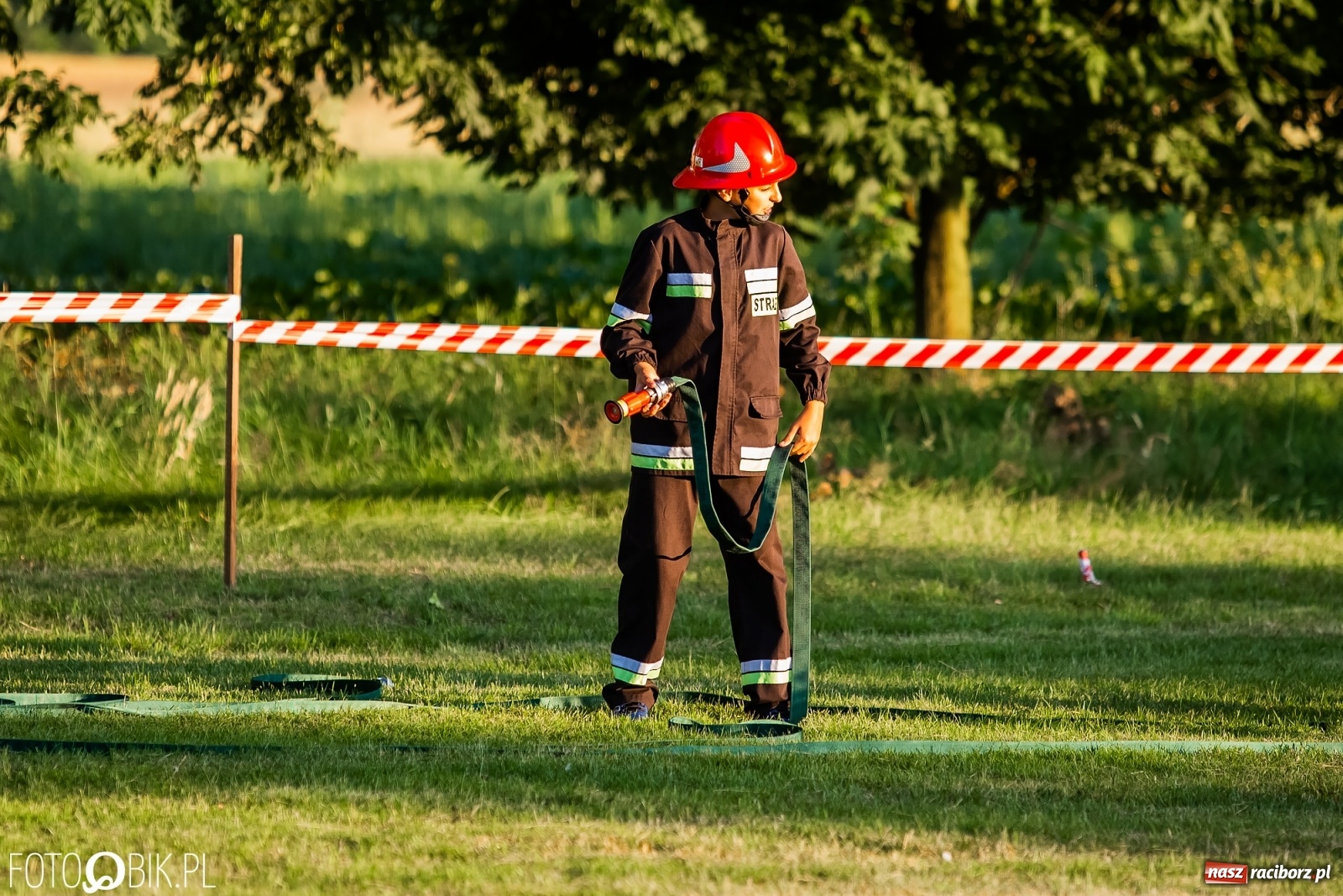 Zdjęcie w galerii na portalu naszraciborz.pl: Bieńkowice gotowe na zawody. Zaczęli od pokazów MDP wiadomości z regionu