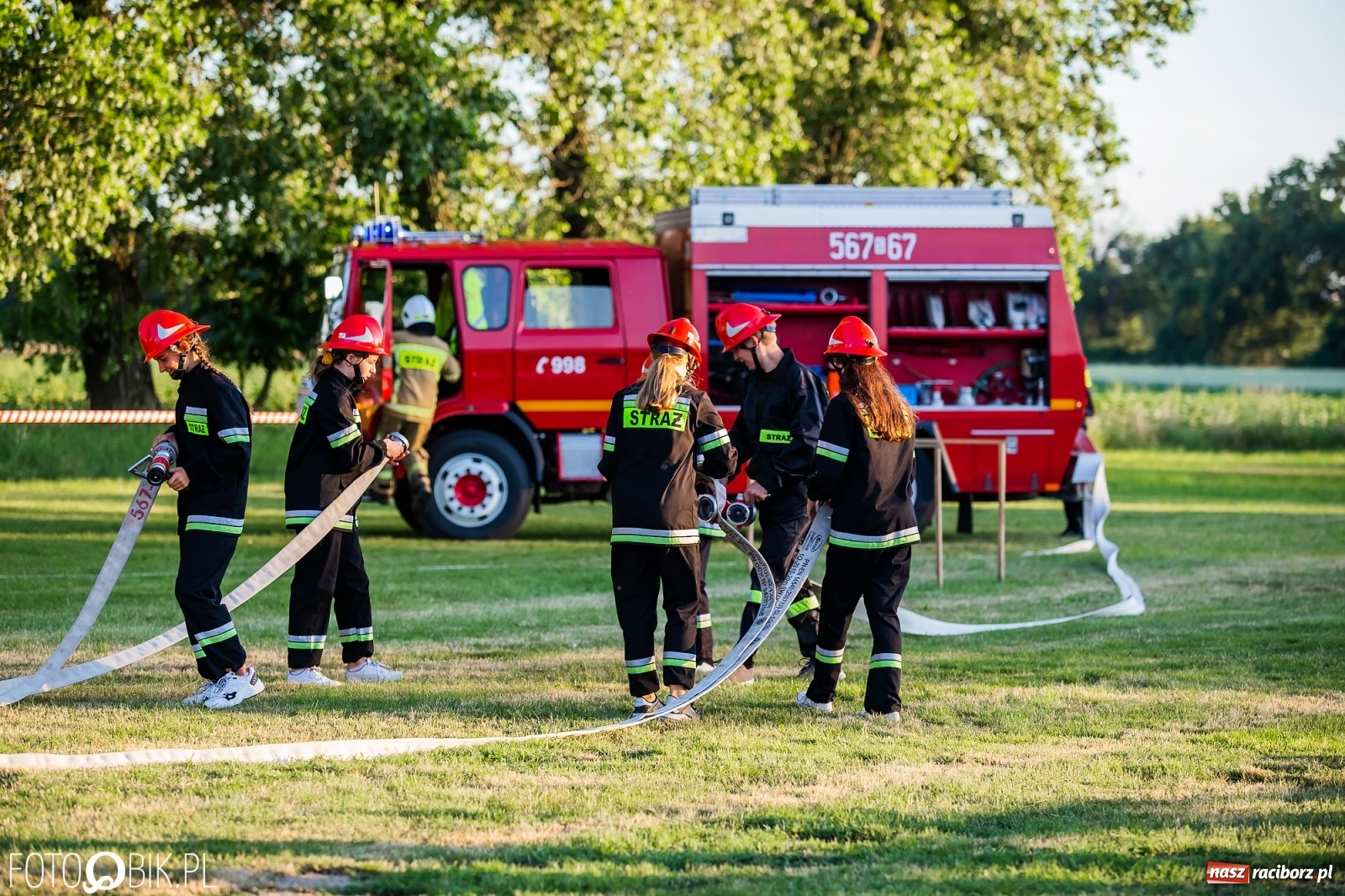 Zdjęcie w galerii na portalu naszraciborz.pl: Bieńkowice gotowe na zawody. Zaczęli od pokazów MDP wiadomości z regionu
