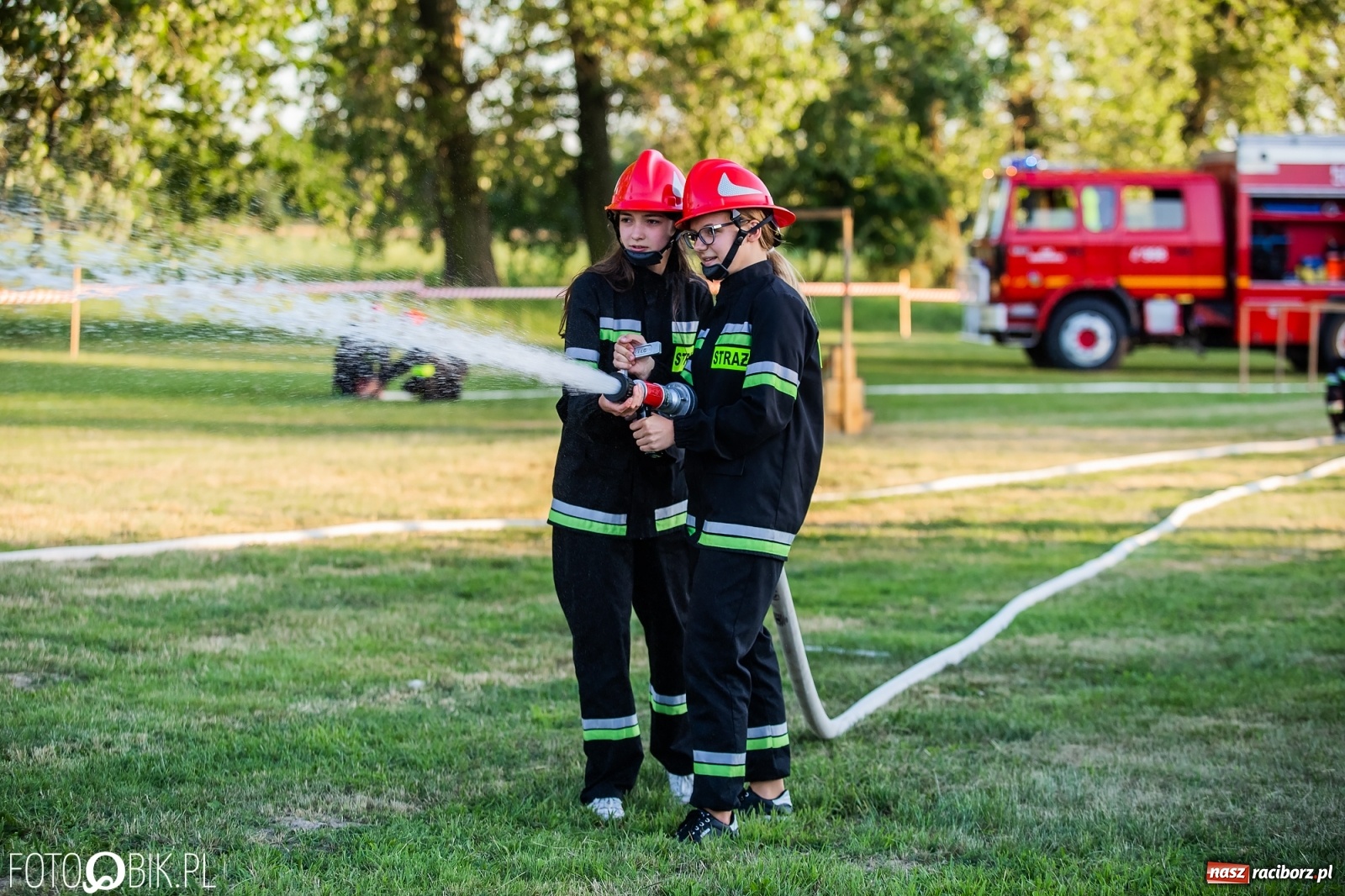 Zdjęcie w galerii na portalu naszraciborz.pl: Bieńkowice gotowe na zawody. Zaczęli od pokazów MDP wiadomości z regionu