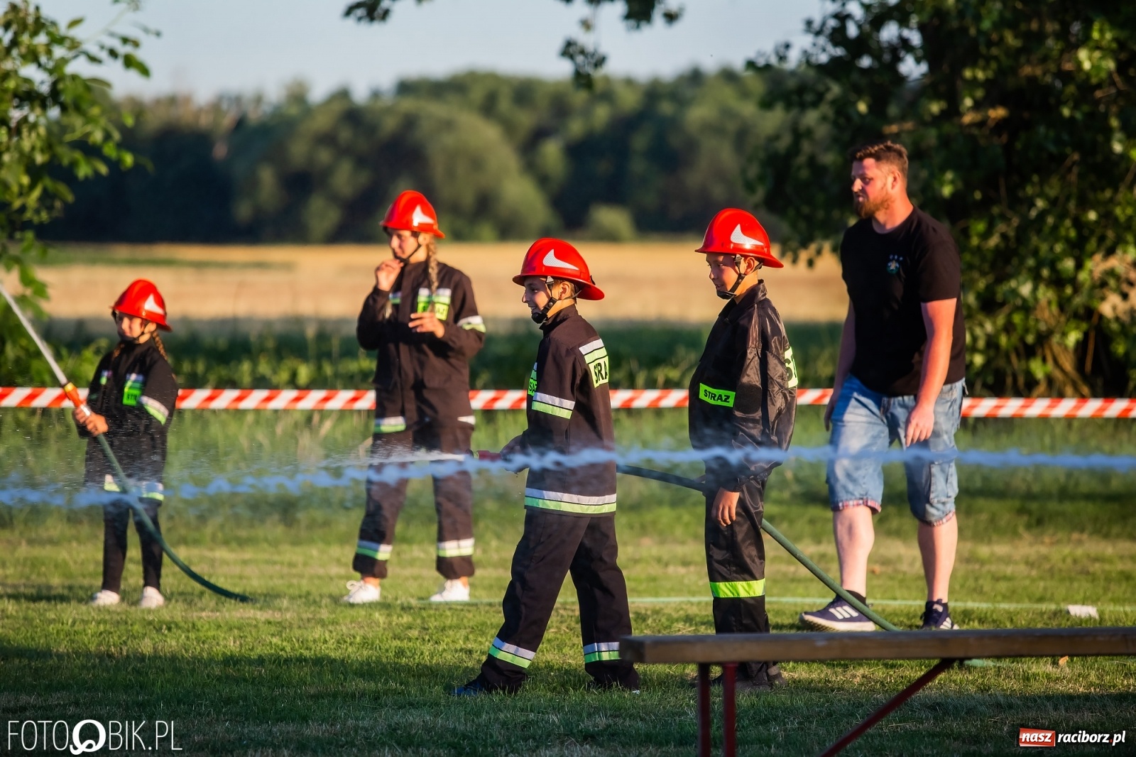 Zdjęcie w galerii na portalu naszraciborz.pl: Bieńkowice gotowe na zawody. Zaczęli od pokazów MDP wiadomości z regionu