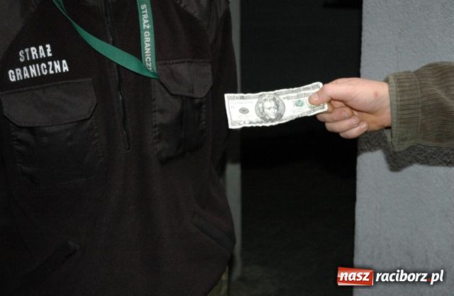 Zdjęcie w galerii na portalu naszraciborz.pl: Zatrzymany za próbę wręczenia łapówki wiadomości z regionu