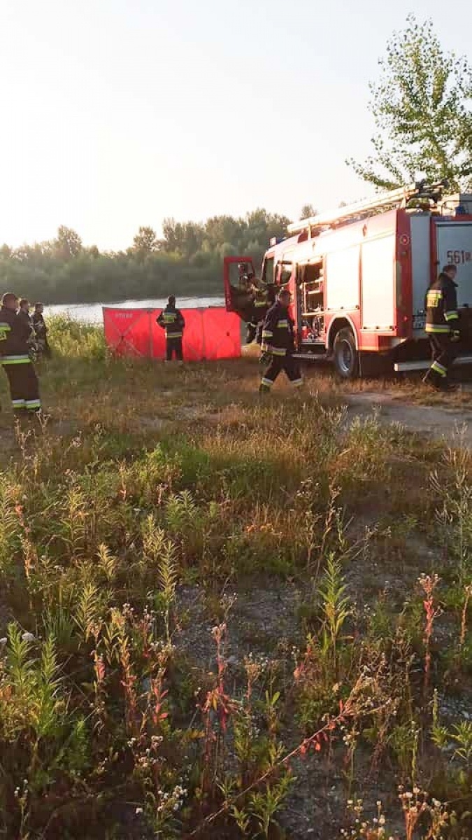 Zdjęcie w galerii na portalu naszraciborz.pl: Tragedia w Roszkowie. 34-latka utonęła w samochodzie wiadomości z regionu