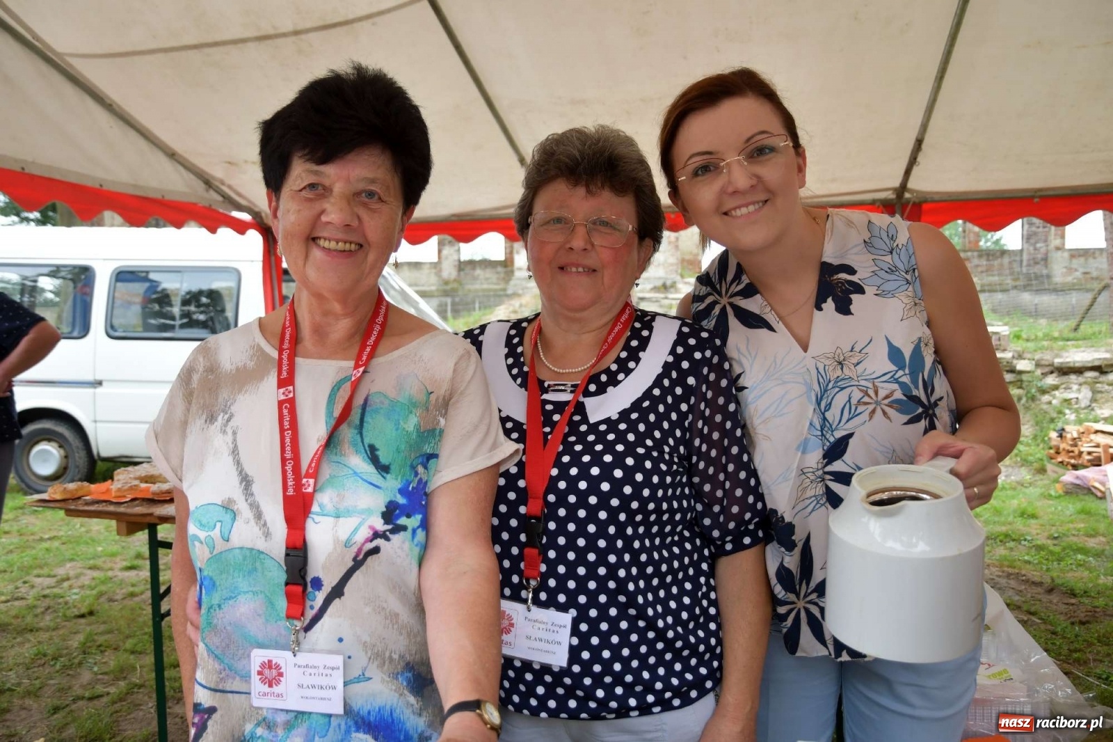 Zdjęcie w galerii na portalu naszraciborz.pl: Tłumy na zlocie oldtimerów w Sławikowie. Poznajcie historię czarnej wołgi z Raciborza  wiadomości z regionu