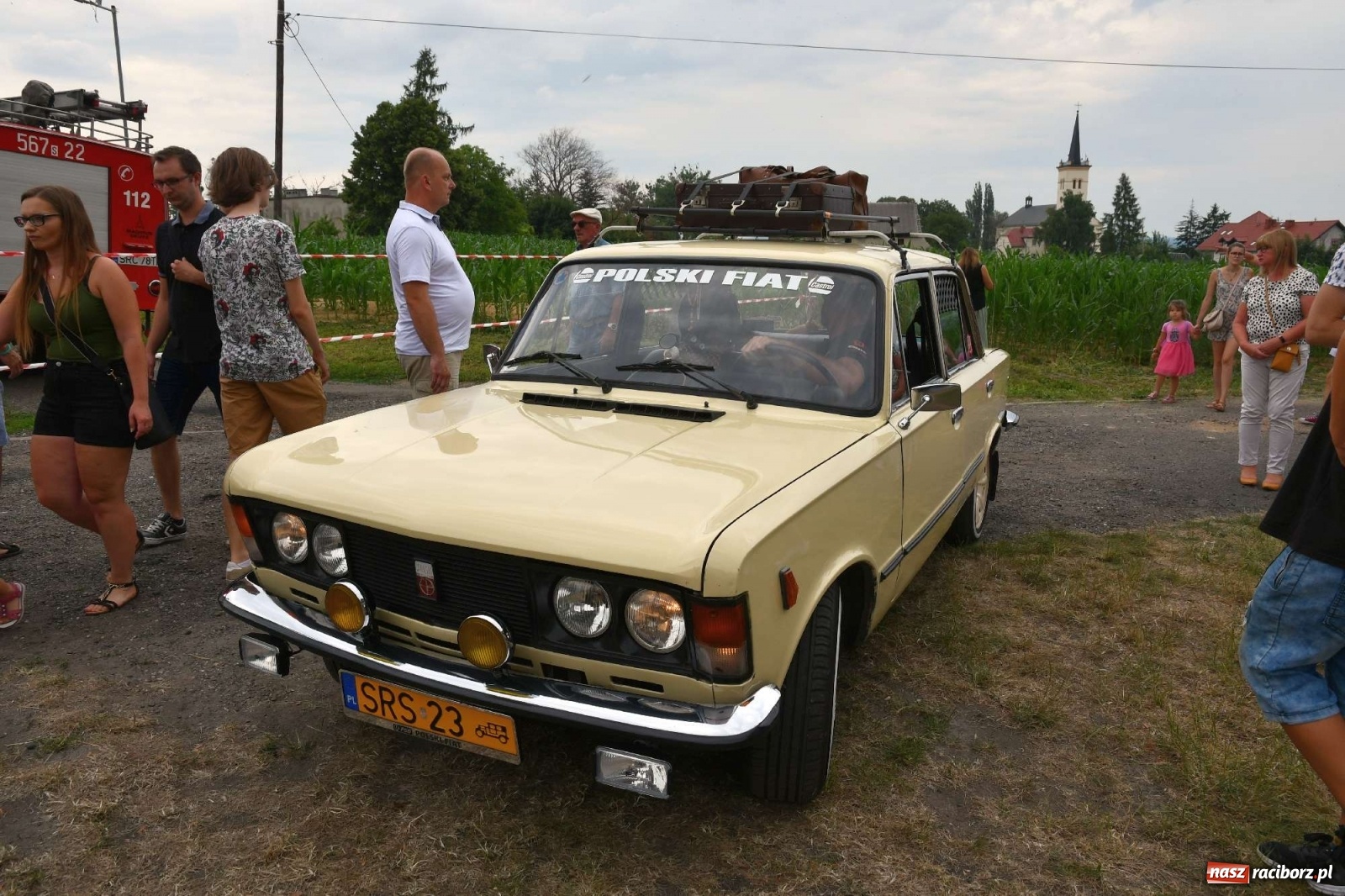 Zdjęcie w galerii na portalu naszraciborz.pl: Tłumy na zlocie oldtimerów w Sławikowie. Poznajcie historię czarnej wołgi z Raciborza  wiadomości z regionu
