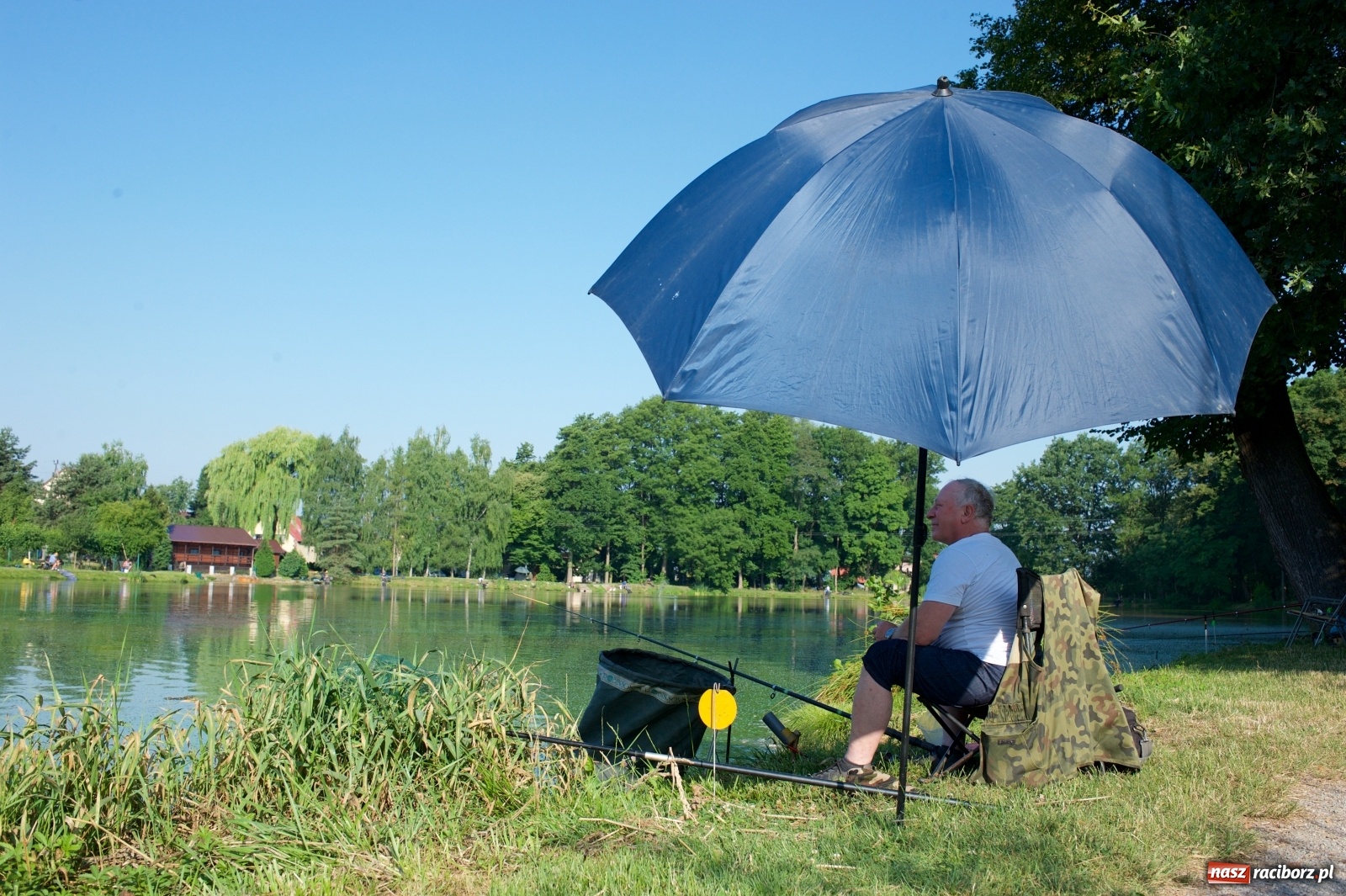 Zdjęcie w galerii na portalu naszraciborz.pl: Teresa Śmietana i Waldemar Filip z Pucharem Wójta wiadomości z regionu