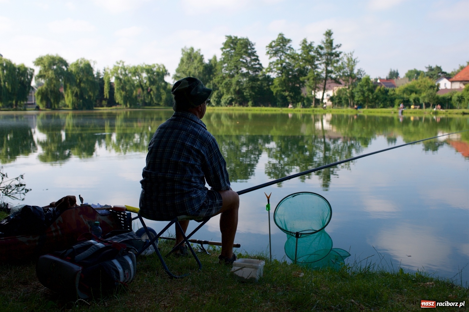 Zdjęcie w galerii na portalu naszraciborz.pl: Teresa Śmietana i Waldemar Filip z Pucharem Wójta wiadomości z regionu