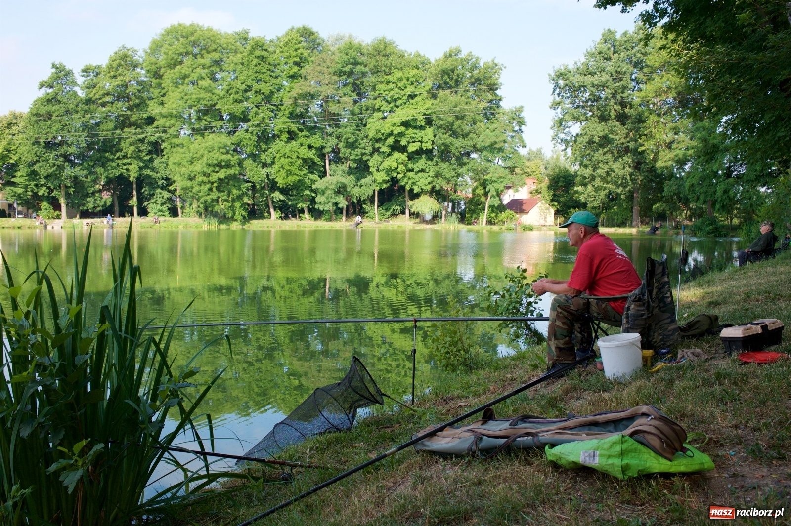 Zdjęcie w galerii na portalu naszraciborz.pl: Teresa Śmietana i Waldemar Filip z Pucharem Wójta wiadomości z regionu