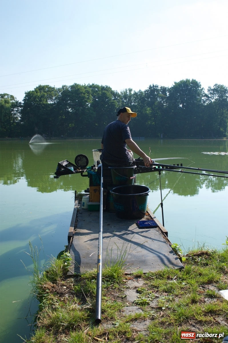 Zdjęcie w galerii na portalu naszraciborz.pl: Teresa Śmietana i Waldemar Filip z Pucharem Wójta wiadomości z regionu