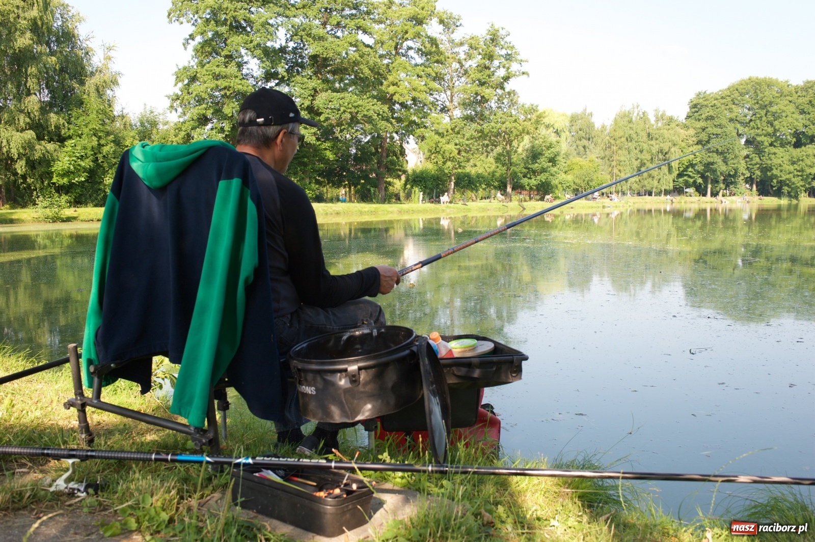 Zdjęcie w galerii na portalu naszraciborz.pl: Teresa Śmietana i Waldemar Filip z Pucharem Wójta wiadomości z regionu