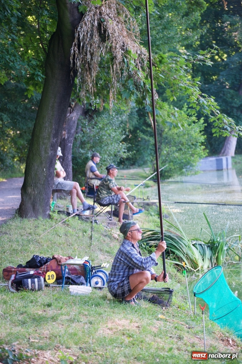 Zdjęcie w galerii na portalu naszraciborz.pl: Teresa Śmietana i Waldemar Filip z Pucharem Wójta wiadomości z regionu