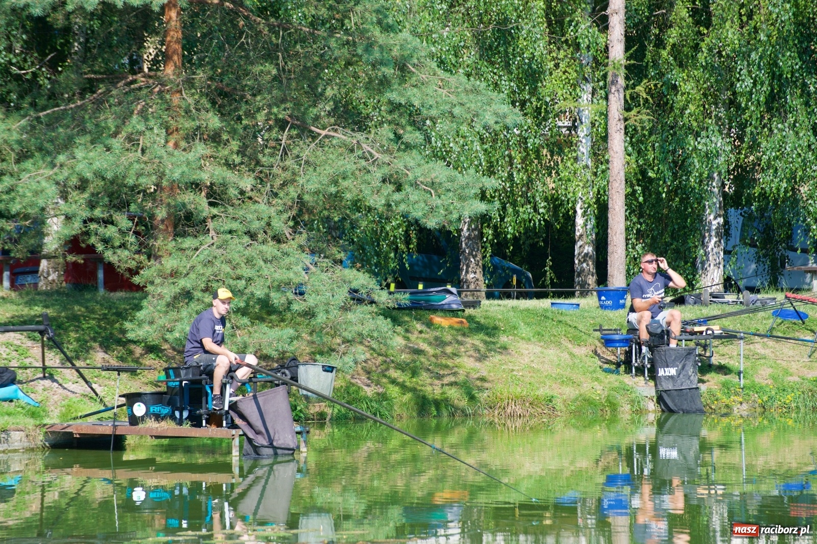 Zdjęcie w galerii na portalu naszraciborz.pl: Teresa Śmietana i Waldemar Filip z Pucharem Wójta wiadomości z regionu