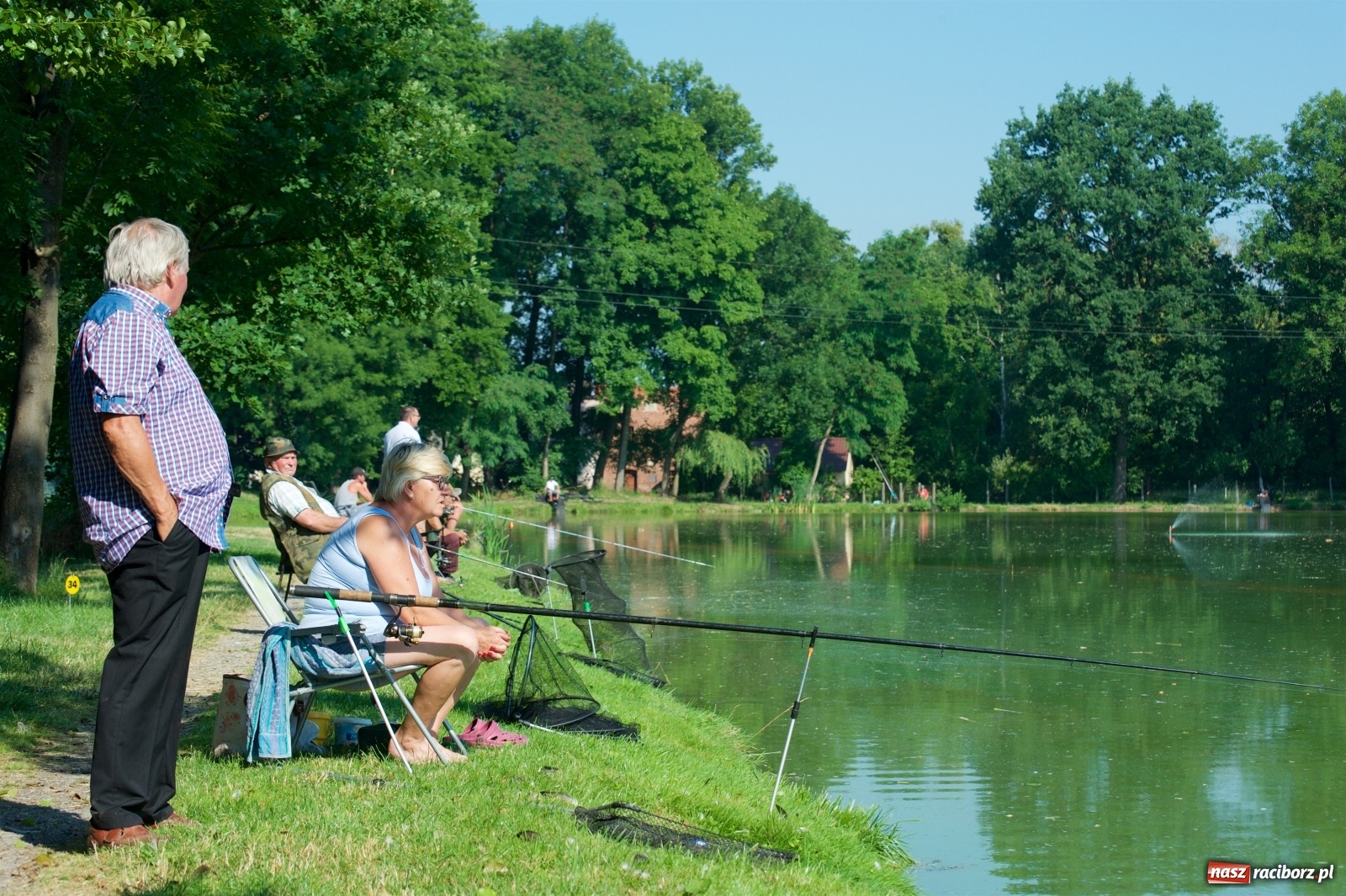 Zdjęcie w galerii na portalu naszraciborz.pl: Teresa Śmietana i Waldemar Filip z Pucharem Wójta wiadomości z regionu