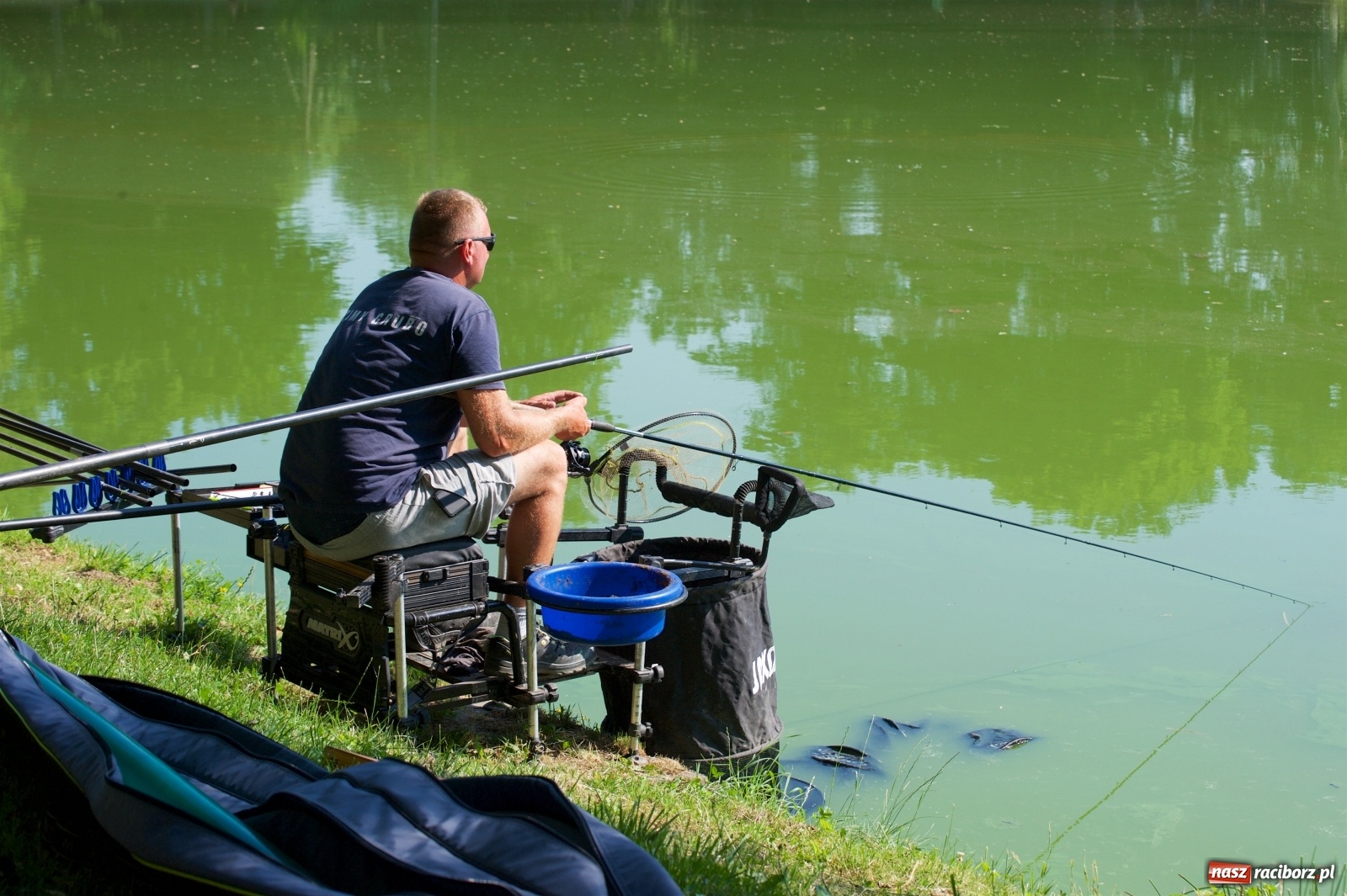 Zdjęcie w galerii na portalu naszraciborz.pl: Teresa Śmietana i Waldemar Filip z Pucharem Wójta wiadomości z regionu