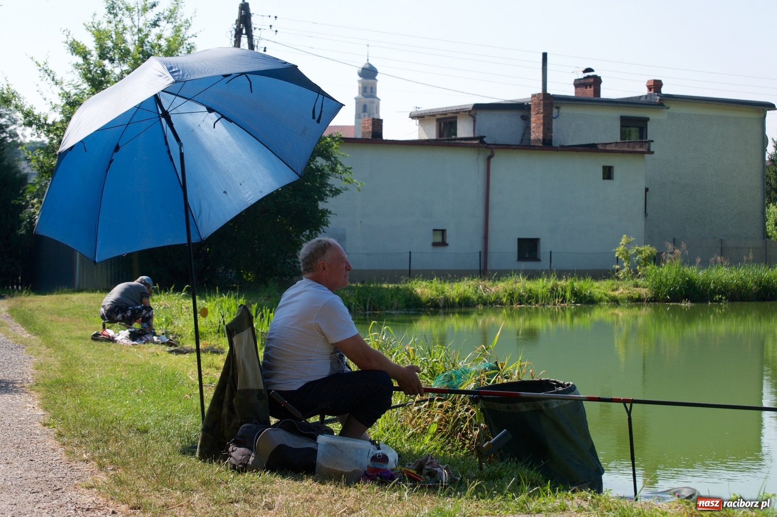 Zdjęcie w galerii na portalu naszraciborz.pl: Teresa Śmietana i Waldemar Filip z Pucharem Wójta wiadomości z regionu