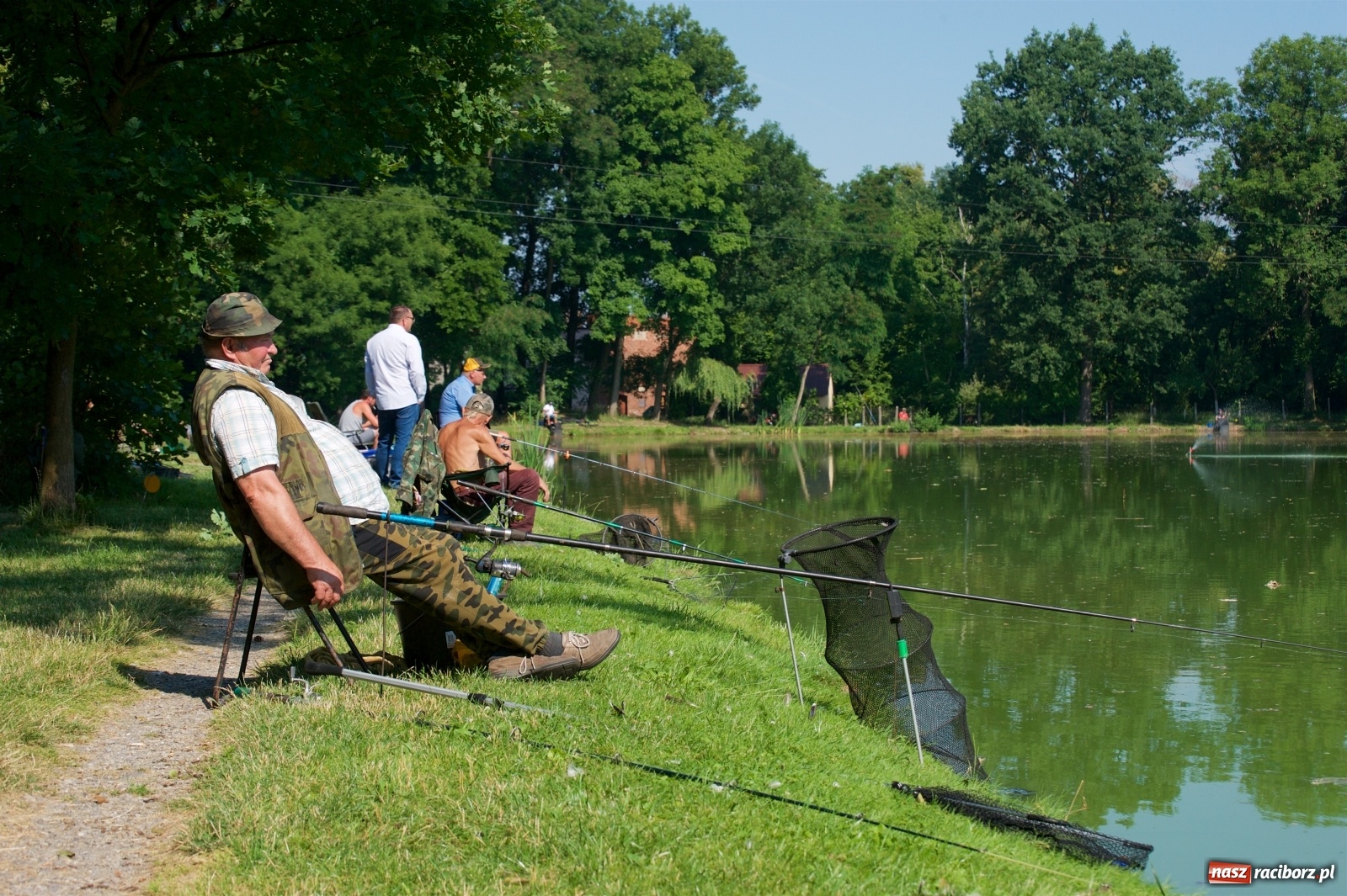 Zdjęcie w galerii na portalu naszraciborz.pl: Teresa Śmietana i Waldemar Filip z Pucharem Wójta wiadomości z regionu