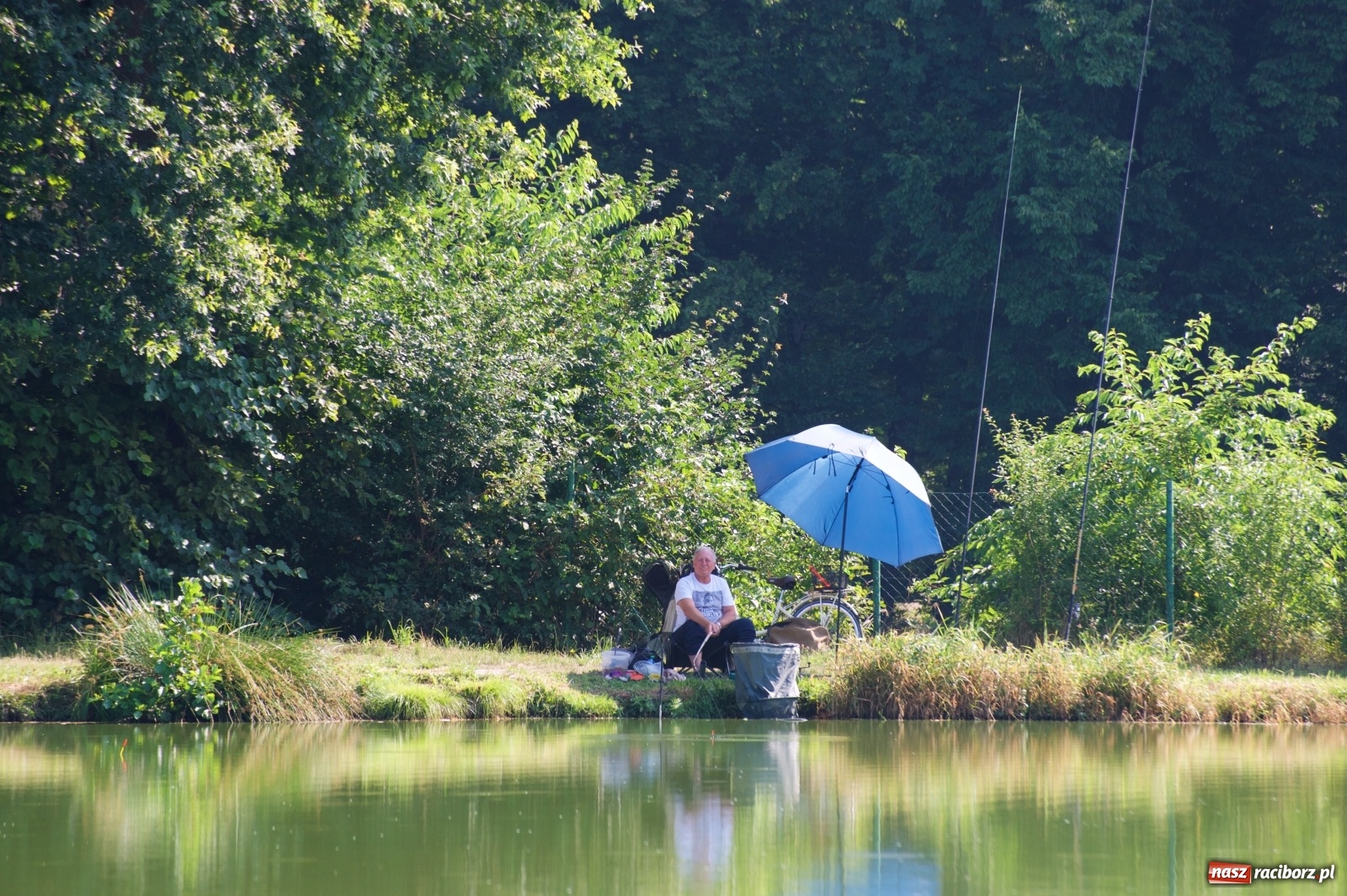 Zdjęcie w galerii na portalu naszraciborz.pl: Teresa Śmietana i Waldemar Filip z Pucharem Wójta wiadomości z regionu