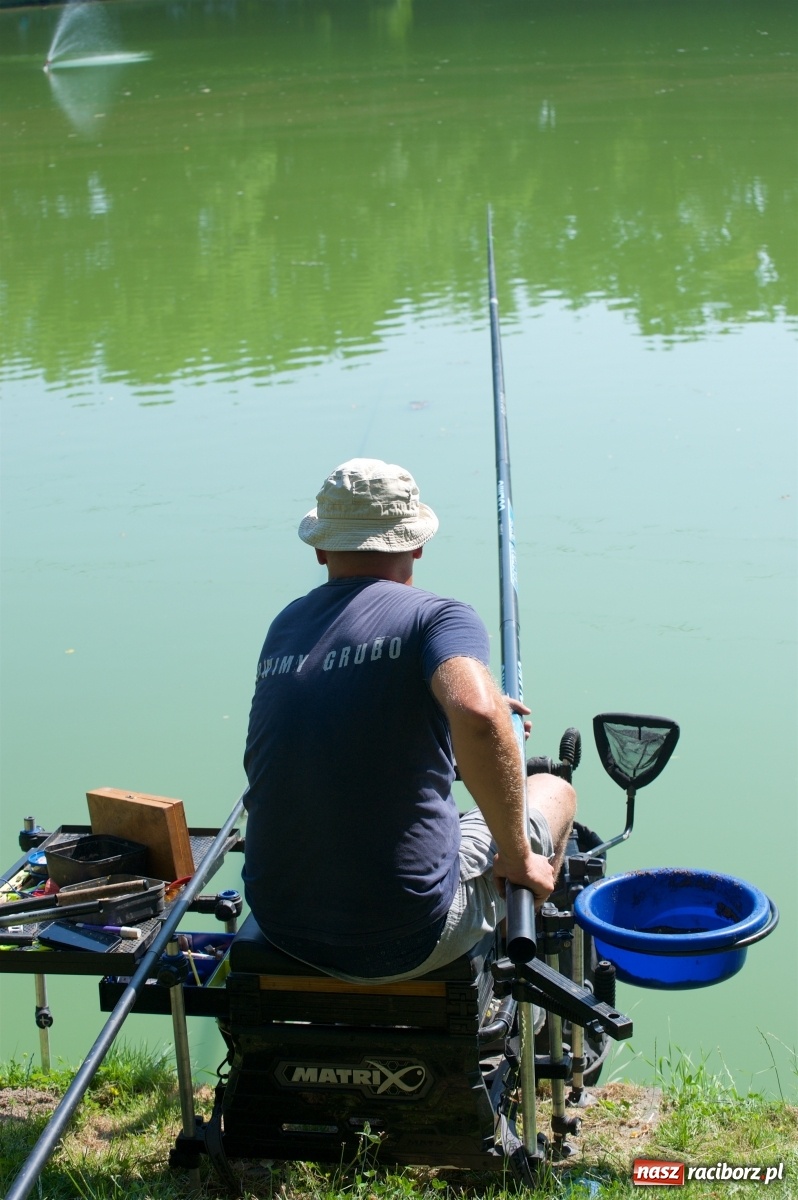 Zdjęcie w galerii na portalu naszraciborz.pl: Teresa Śmietana i Waldemar Filip z Pucharem Wójta wiadomości z regionu