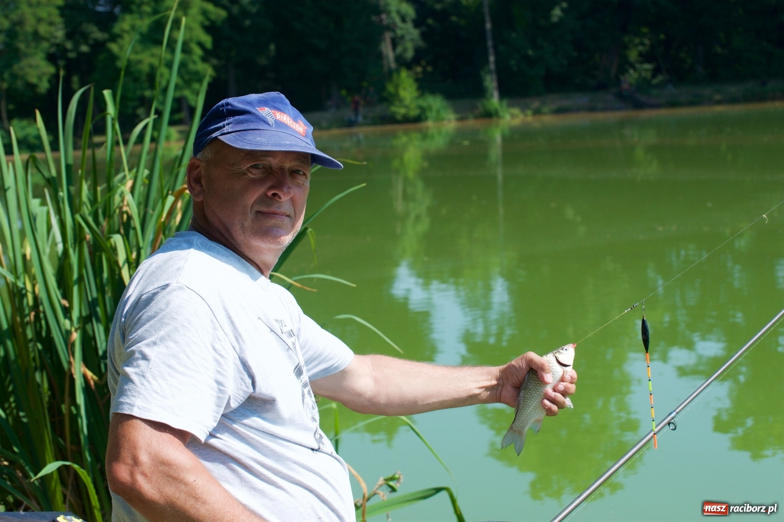 Zdjęcie w galerii na portalu naszraciborz.pl: Teresa Śmietana i Waldemar Filip z Pucharem Wójta wiadomości z regionu