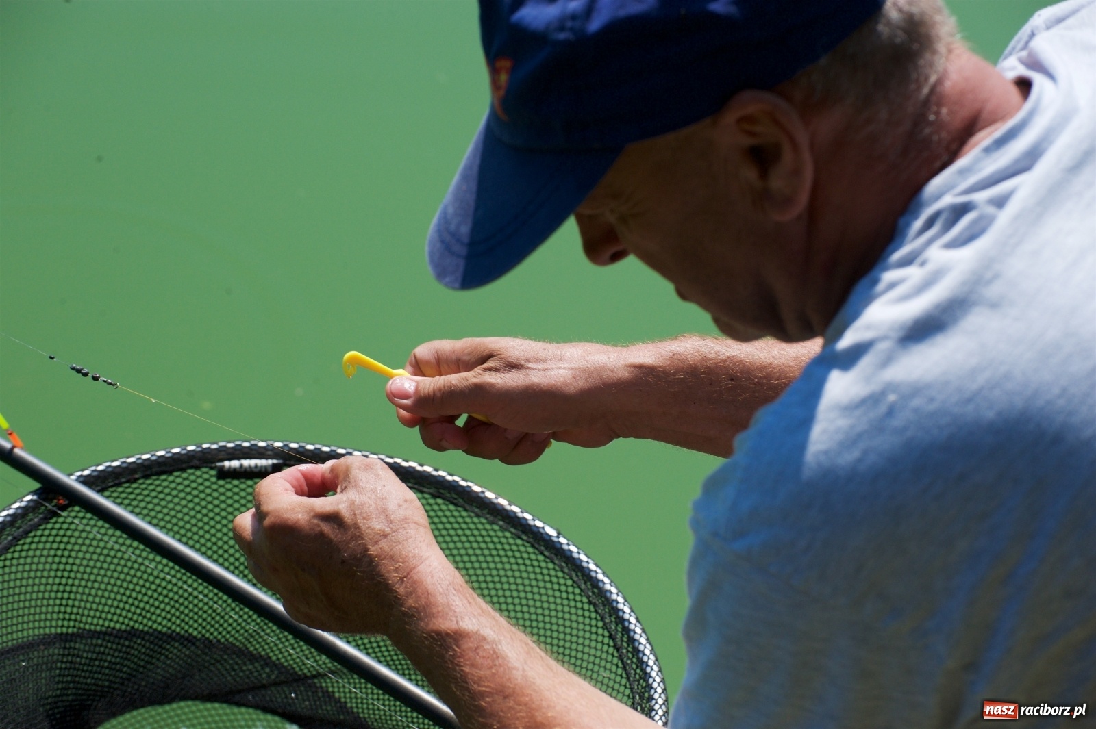 Zdjęcie w galerii na portalu naszraciborz.pl: Teresa Śmietana i Waldemar Filip z Pucharem Wójta wiadomości z regionu
