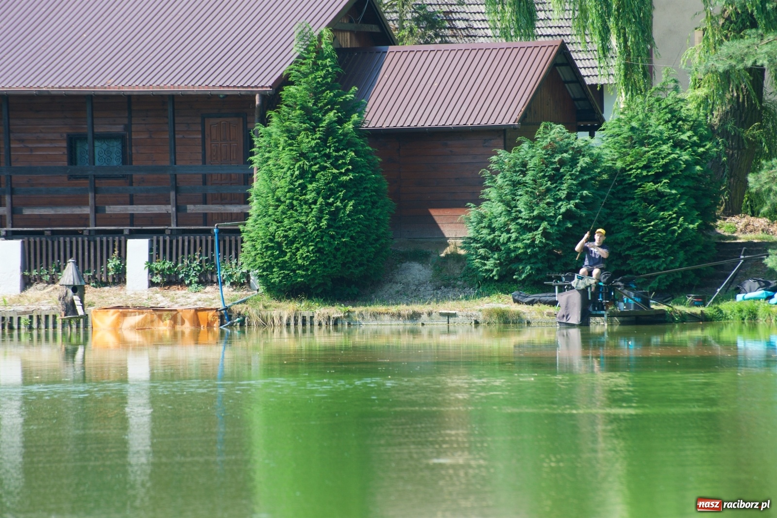 Zdjęcie w galerii na portalu naszraciborz.pl: Teresa Śmietana i Waldemar Filip z Pucharem Wójta wiadomości z regionu