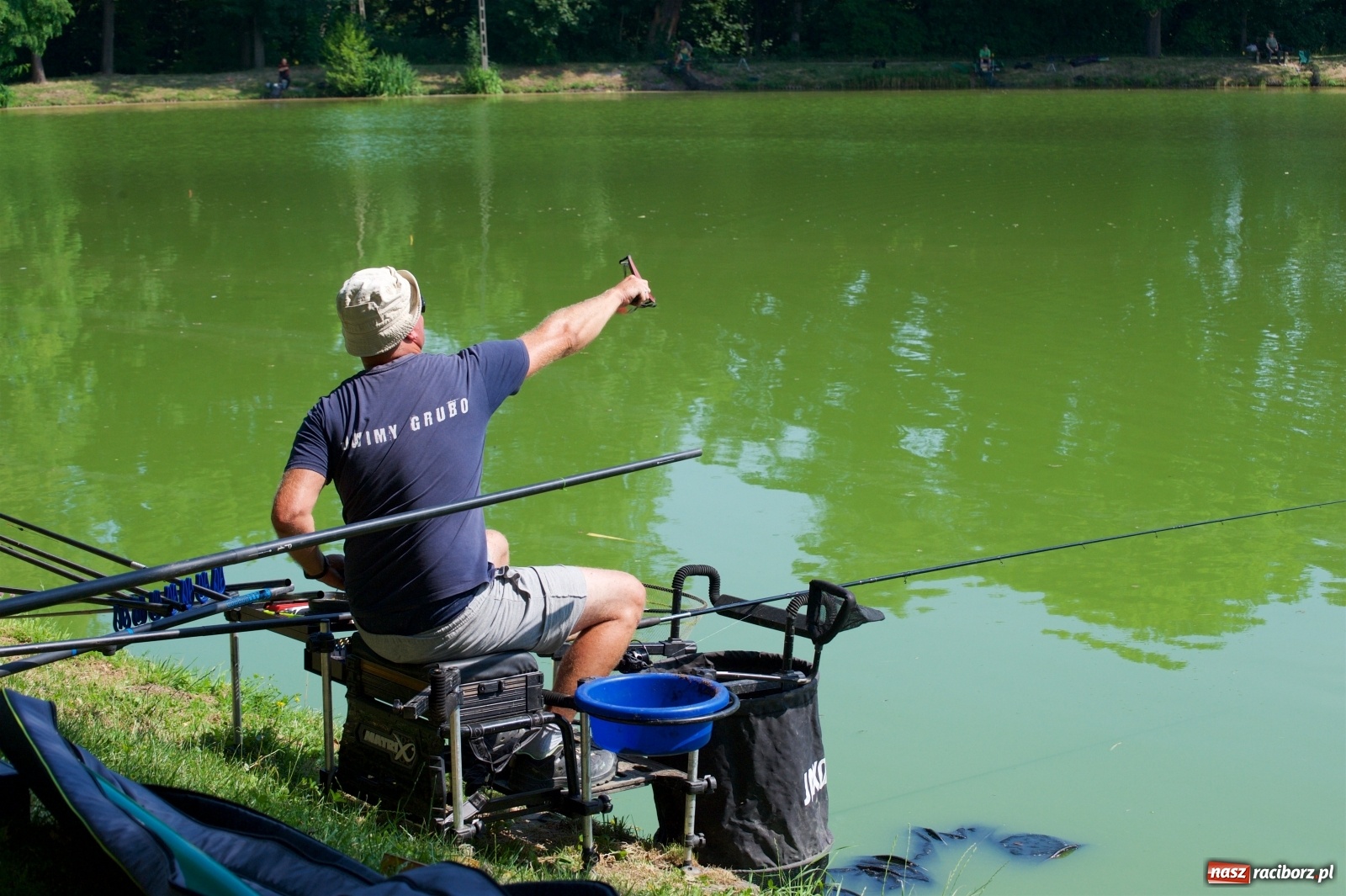 Zdjęcie w galerii na portalu naszraciborz.pl: Teresa Śmietana i Waldemar Filip z Pucharem Wójta wiadomości z regionu