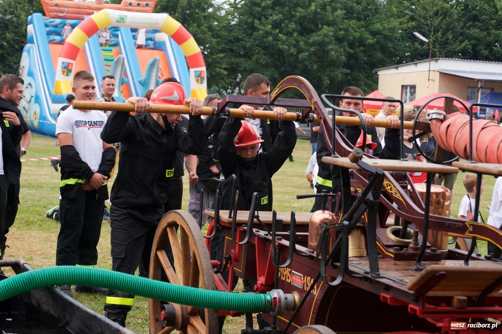 Zdjęcie w galerii na portalu naszraciborz.pl: Tak po strażacku bawiły się wczoraj Bieńkowice [FOTO] wiadomości z regionu
