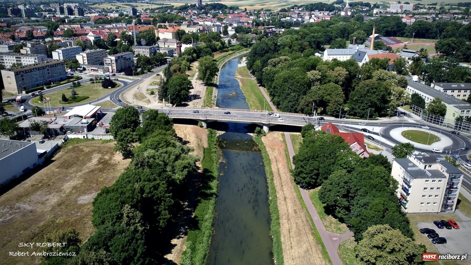 Zdjęcie w galerii na portalu naszraciborz.pl: Dlaczego w starej Odrze jest mało wody. To wideo pokazuje w czym problem wiadomości z regionu