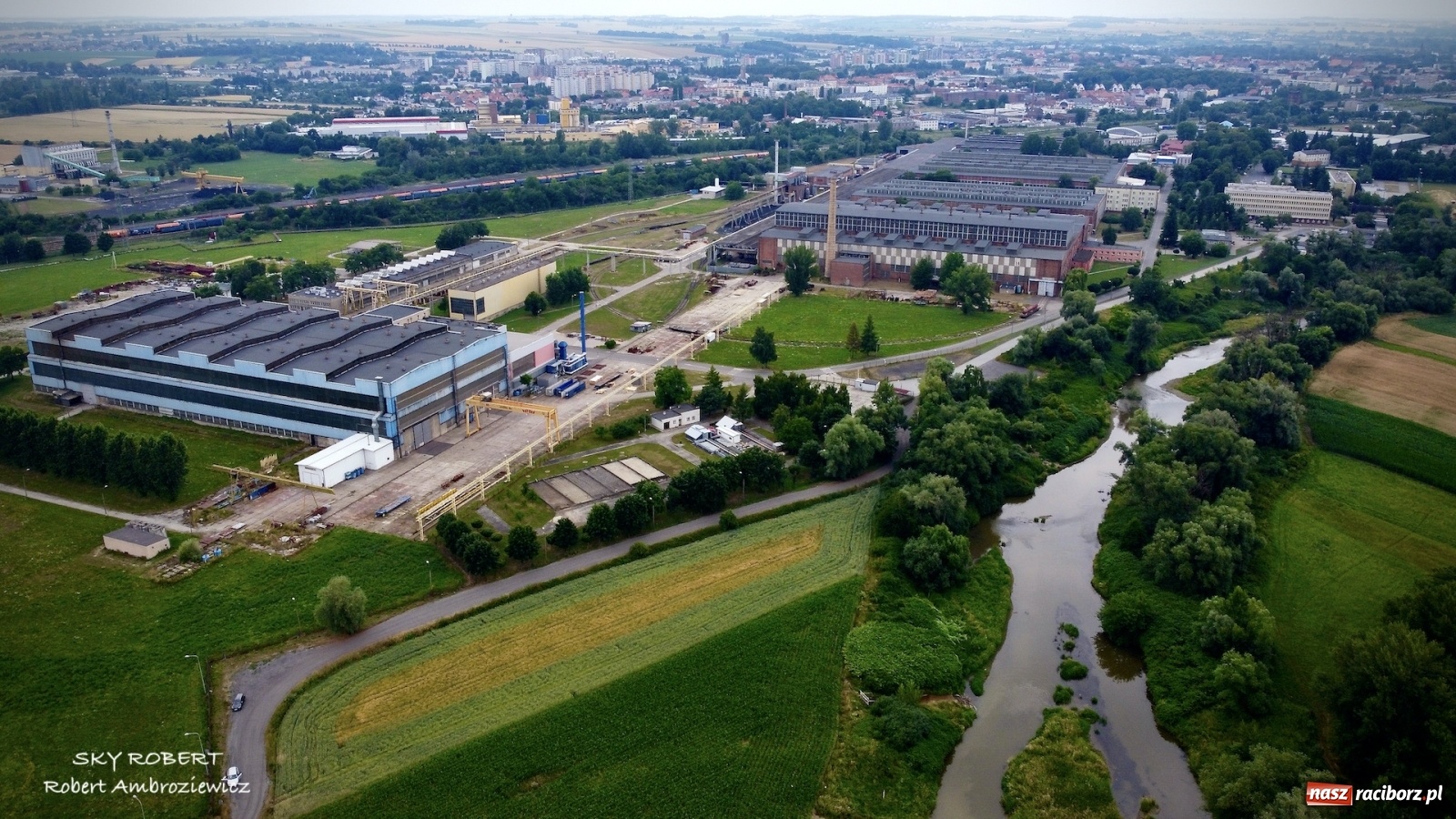 Zdjęcie w galerii na portalu naszraciborz.pl: Dlaczego w starej Odrze jest mało wody. To wideo pokazuje w czym problem wiadomości z regionu