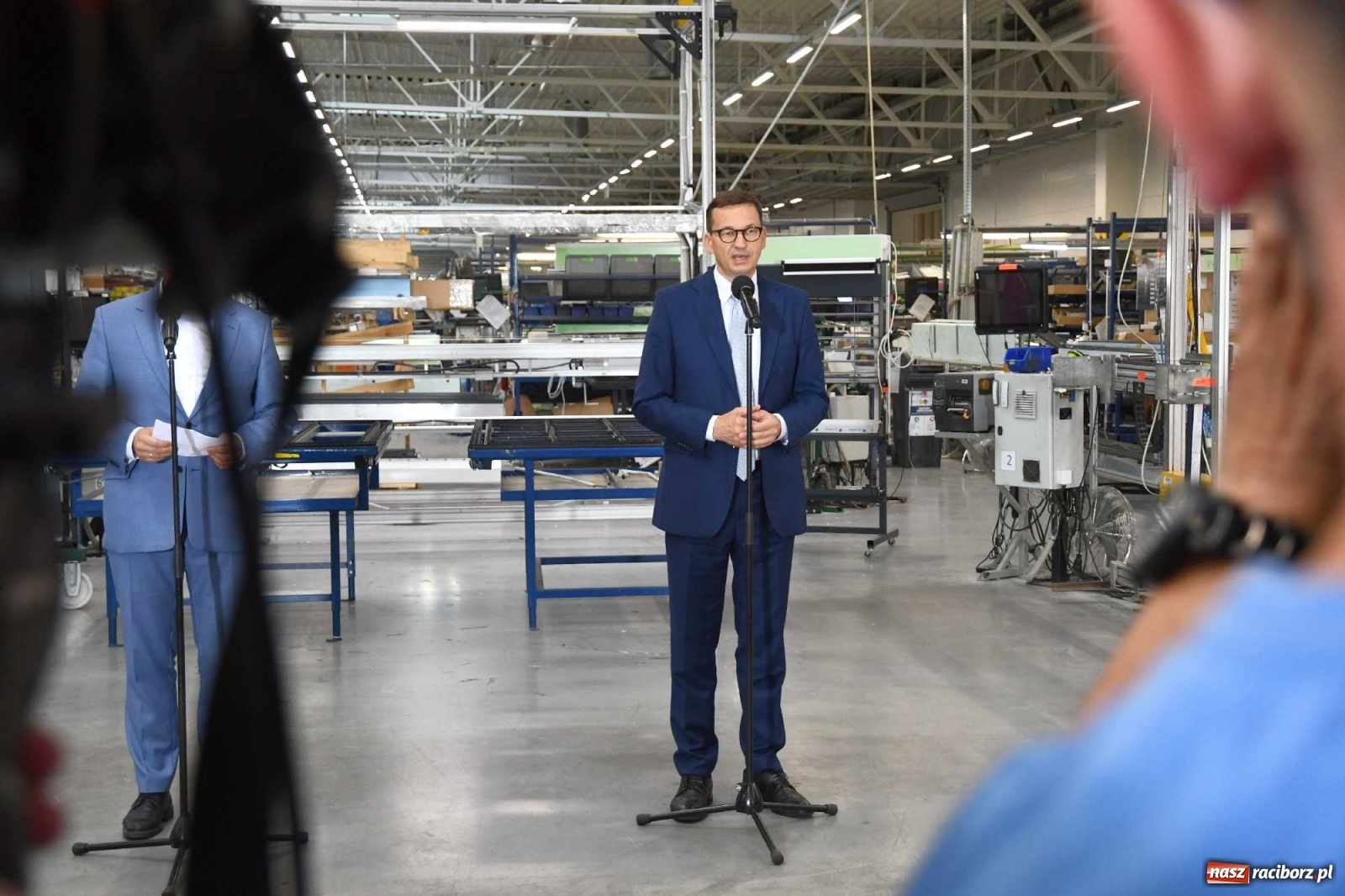 Zdjęcie w galerii na portalu naszraciborz.pl: Premier Mateusz Morawiecki odwiedził Eko-Okna. Mówił też o Rafako [WIDEO] wiadomości z regionu