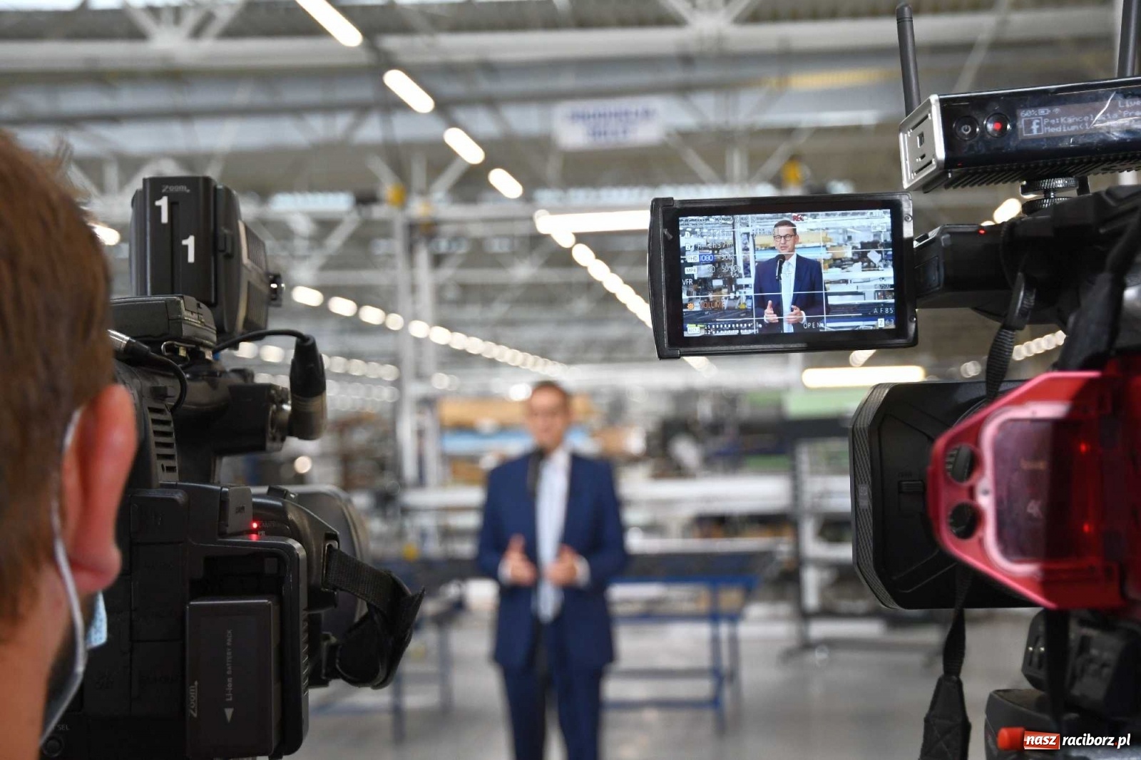 Zdjęcie w galerii na portalu naszraciborz.pl: Premier Mateusz Morawiecki odwiedził Eko-Okna. Mówił też o Rafako [WIDEO] wiadomości z regionu