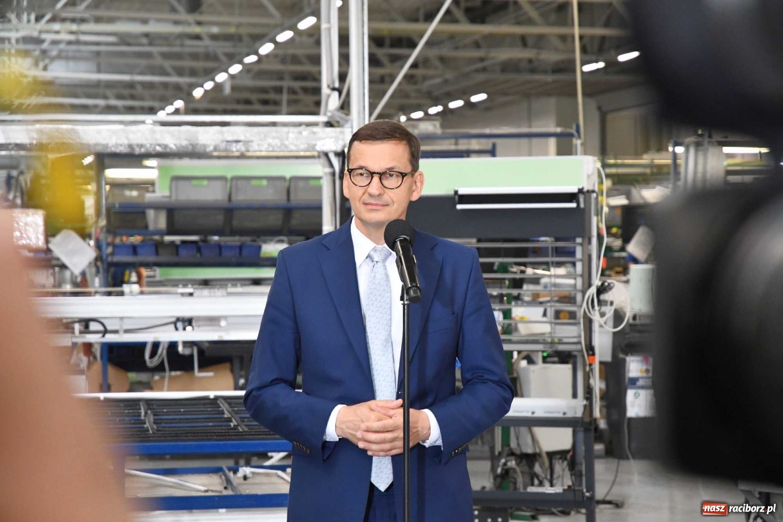 Zdjęcie w galerii na portalu naszraciborz.pl: Premier Mateusz Morawiecki odwiedził Eko-Okna. Mówił też o Rafako [WIDEO] wiadomości z regionu