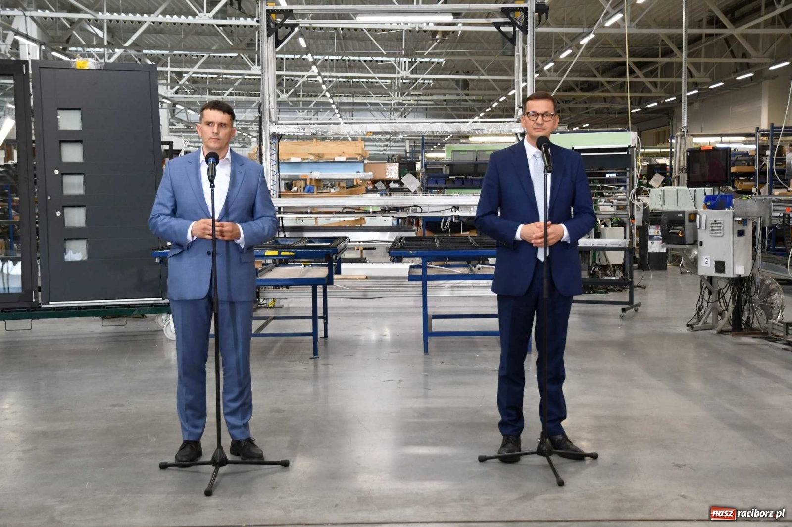 Zdjęcie w galerii na portalu naszraciborz.pl: Premier Mateusz Morawiecki odwiedził Eko-Okna. Mówił też o Rafako [WIDEO] wiadomości z regionu