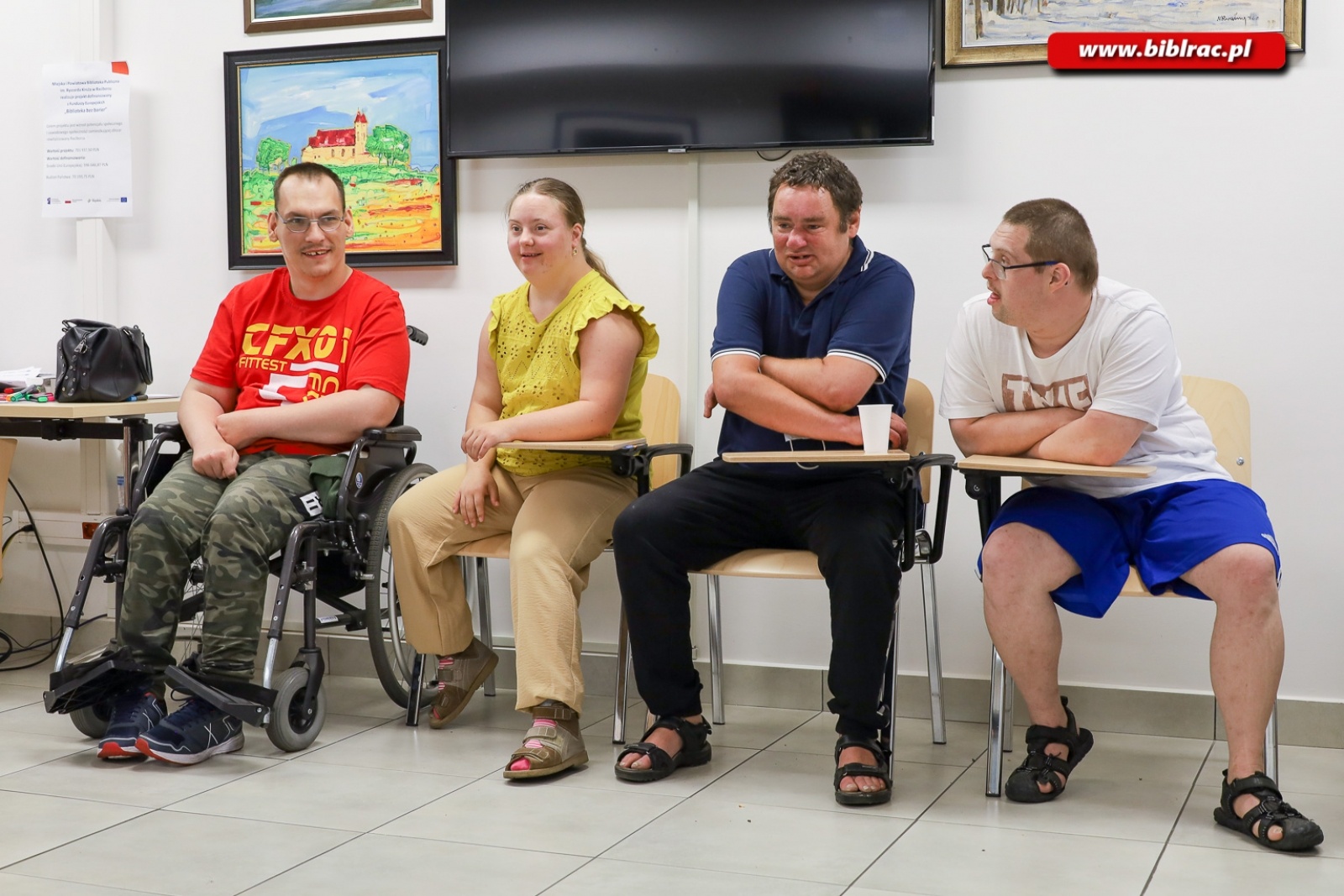 Zdjęcie w galerii na portalu naszraciborz.pl: Podopieczni Warsztatów Terapii Zajęciowej w raciborskiej bibliotece [FOTO] wiadomości z regionu