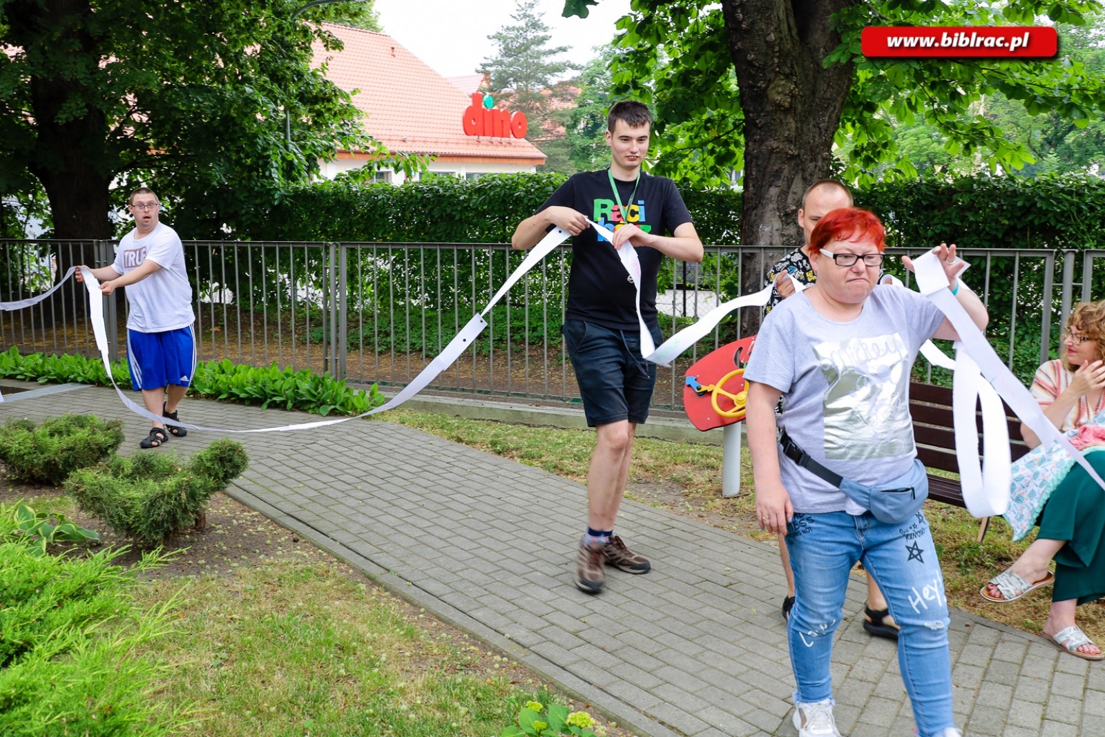 Zdjęcie w galerii na portalu naszraciborz.pl: Podopieczni Warsztatów Terapii Zajęciowej w raciborskiej bibliotece [FOTO] wiadomości z regionu