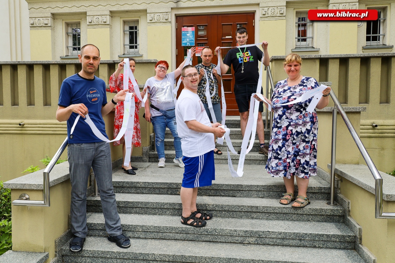 Zdjęcie w galerii na portalu naszraciborz.pl: Podopieczni Warsztatów Terapii Zajęciowej w raciborskiej bibliotece [FOTO] wiadomości z regionu